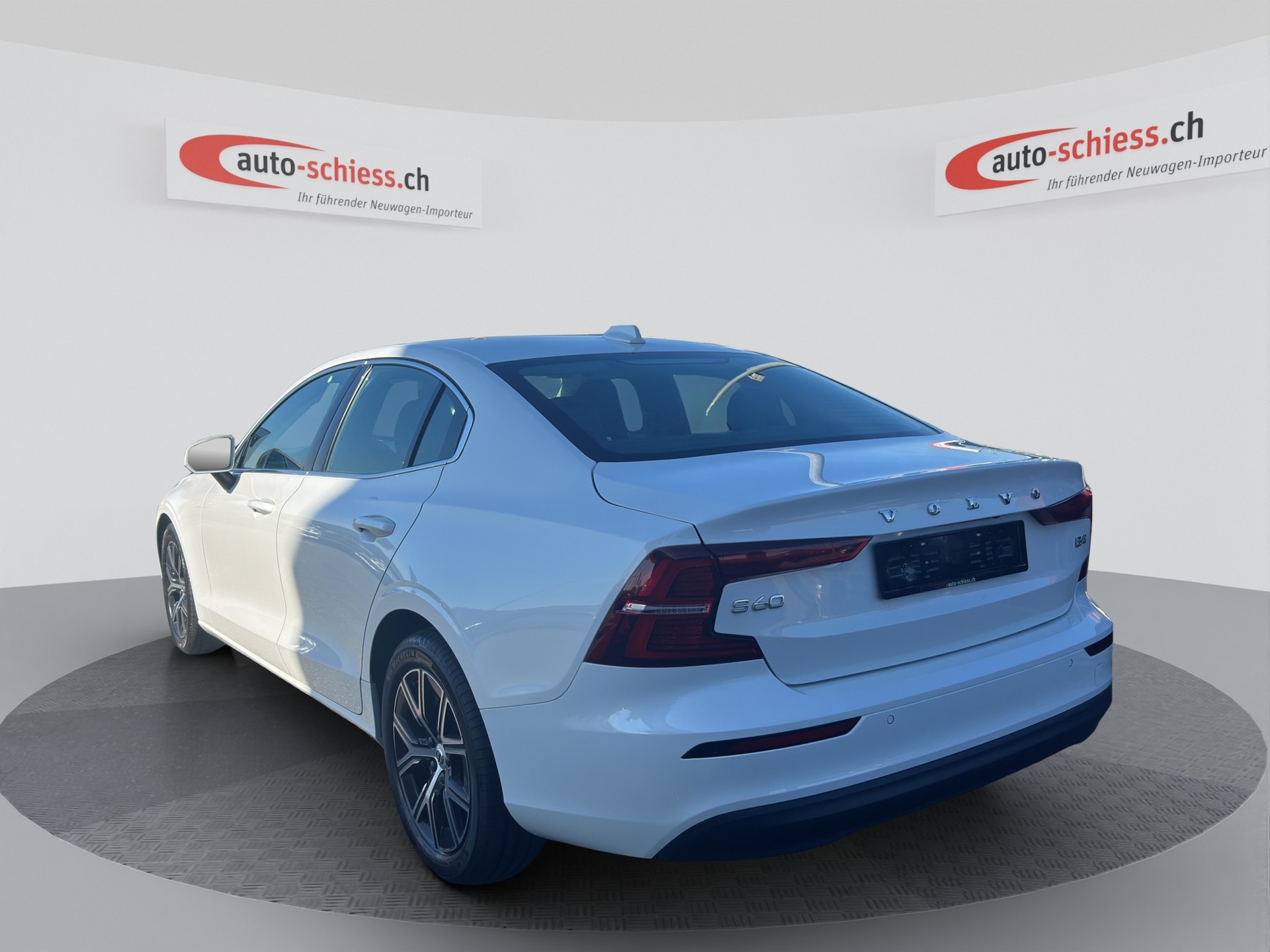 VOLVO S60 B4 Benzin Mild Hybrid Core DCT-showroom-element-1