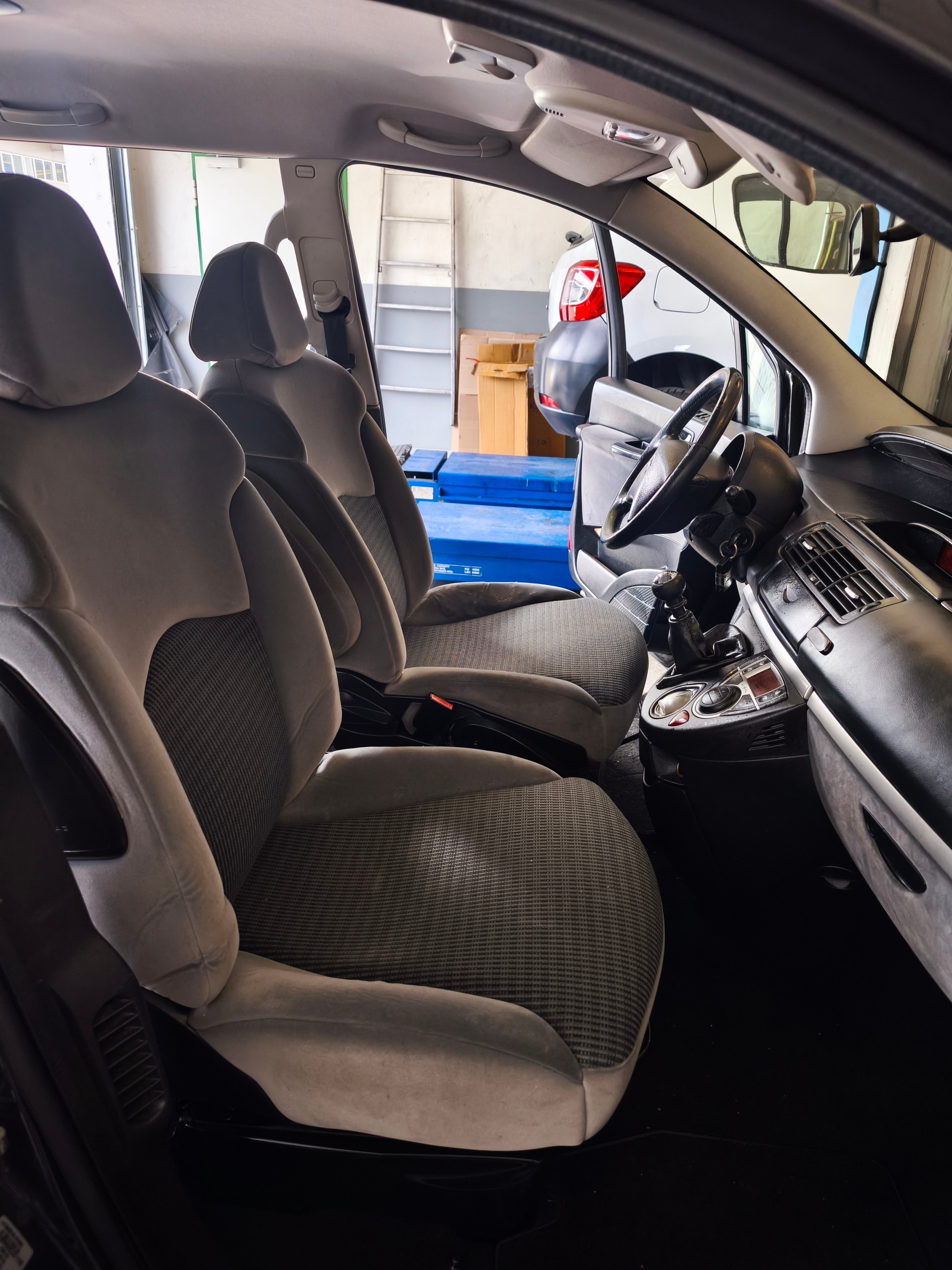 CITROEN C8 2.0 16V HDi Séduction-image-5
