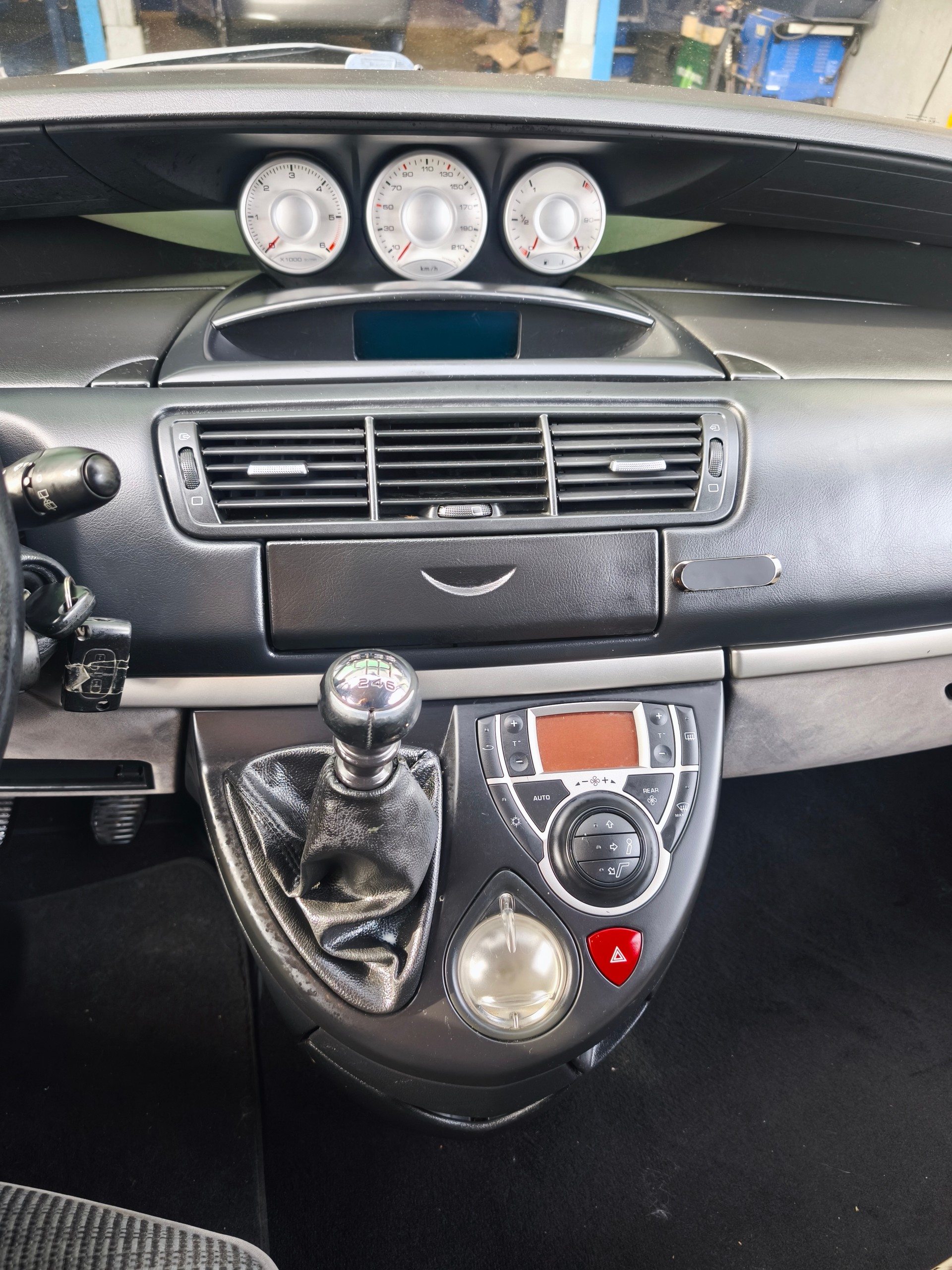 CITROEN C8 2.0 16V HDi Séduction-image-11