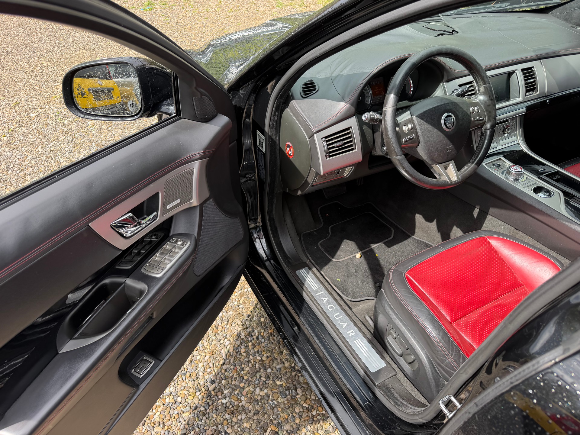 JAGUAR XF 3.0d S V6 Portfolio-image-6