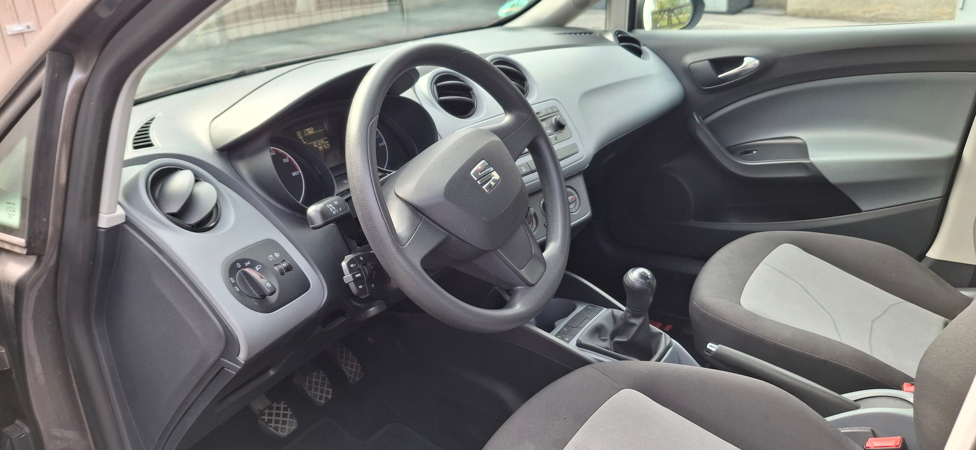 SEAT Limousine-image-2