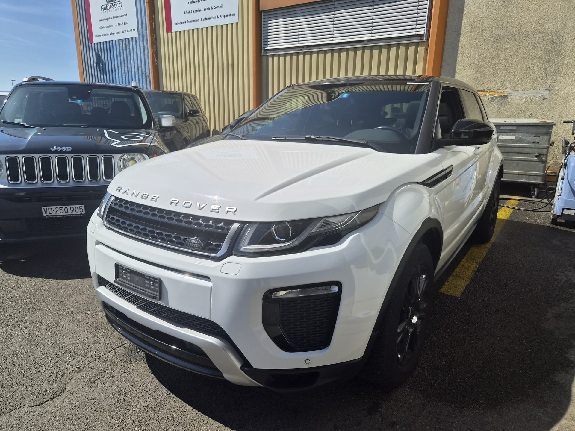 LAND ROVER Evoque 2.0 TD4 SE Dynamic-image-0