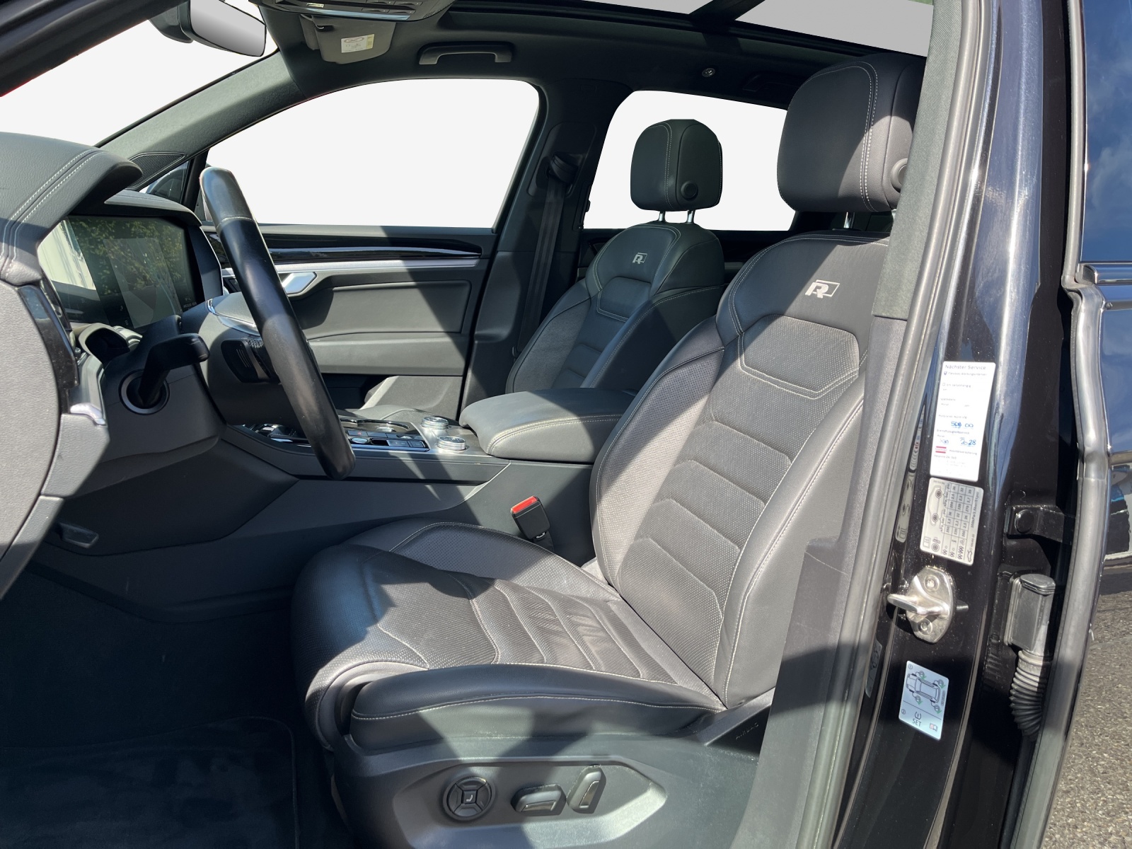VW Touareg 3.0 TSI R-Line Tiptronic-image-7
