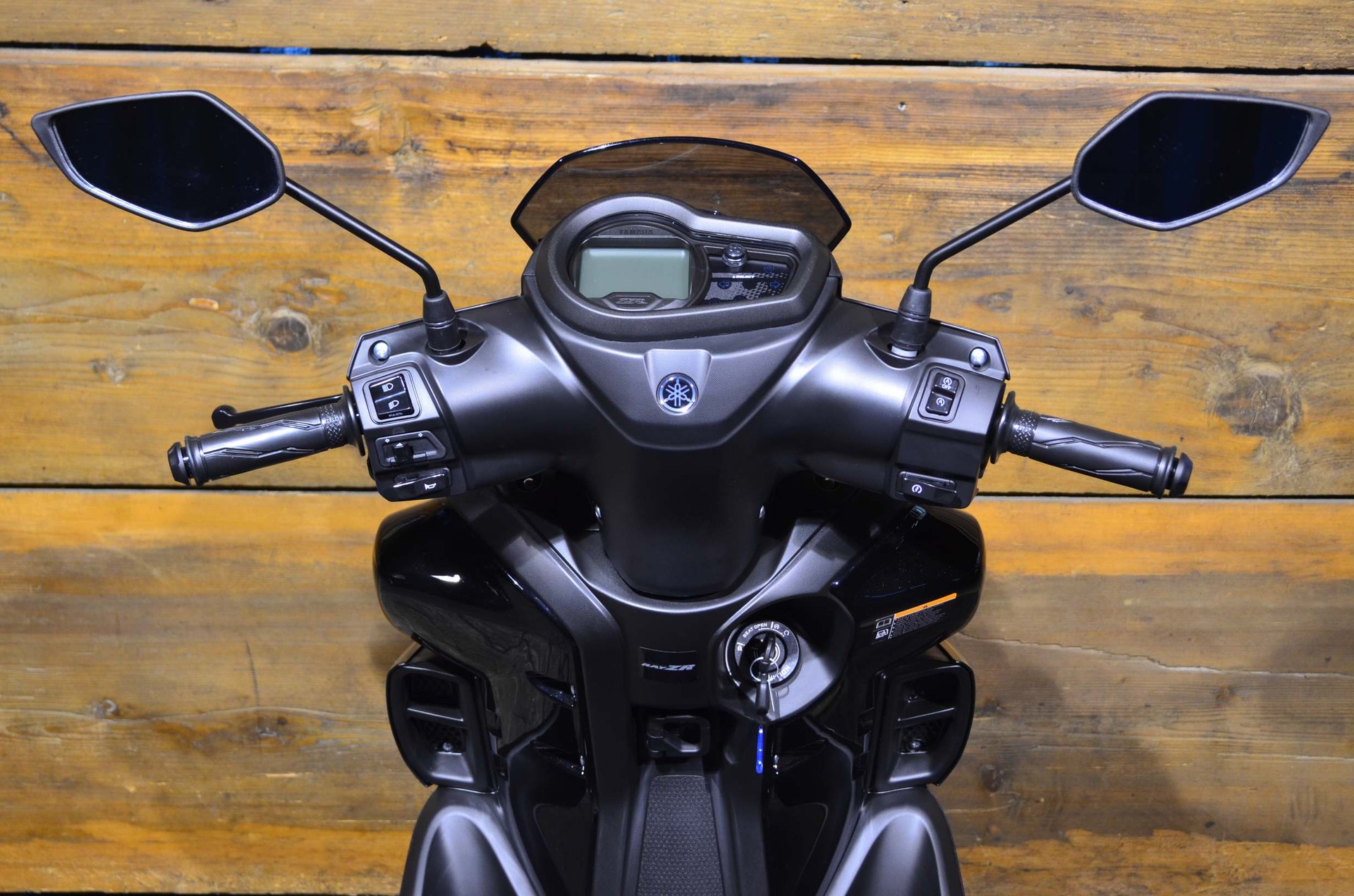 YAMAHA RayZR 125-showroom-element-2