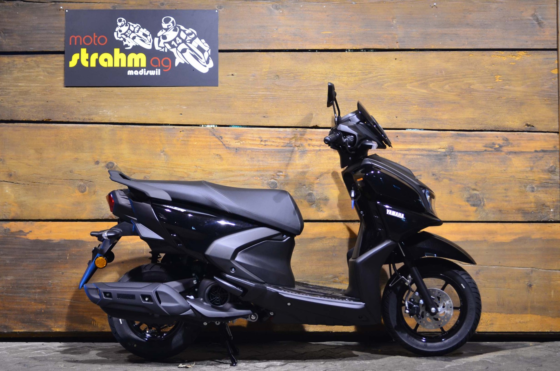 YAMAHA RayZR 125-showroom-element-1