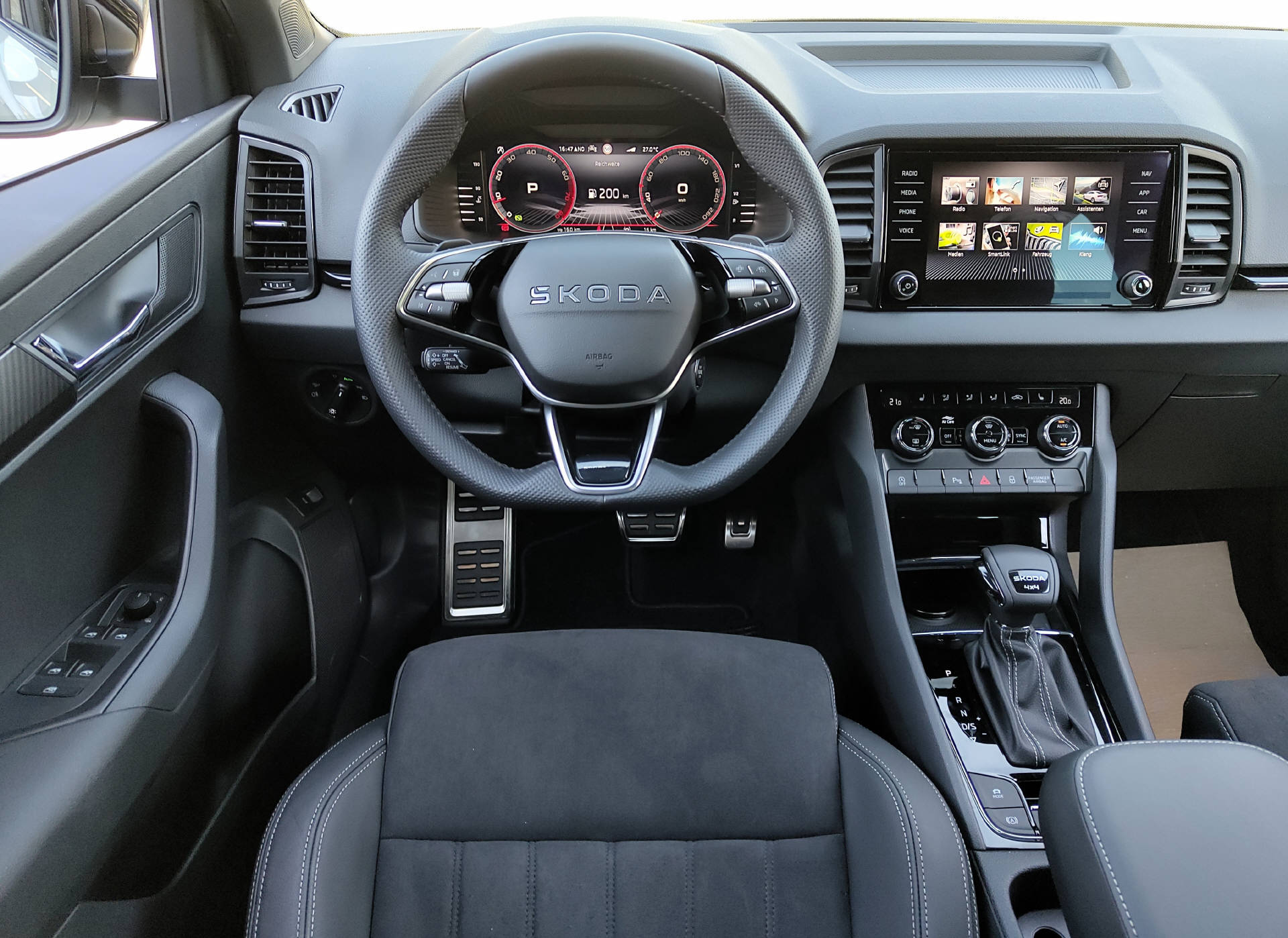 SKODA Karoq 2.0 TSI SportLine 4x4 DSG-image-4