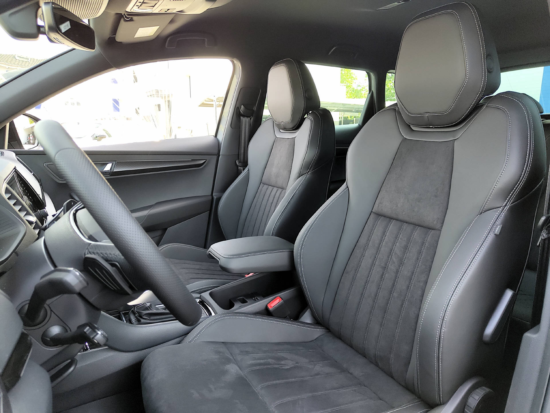 SKODA Karoq 2.0 TSI SportLine 4x4 DSG-image-5