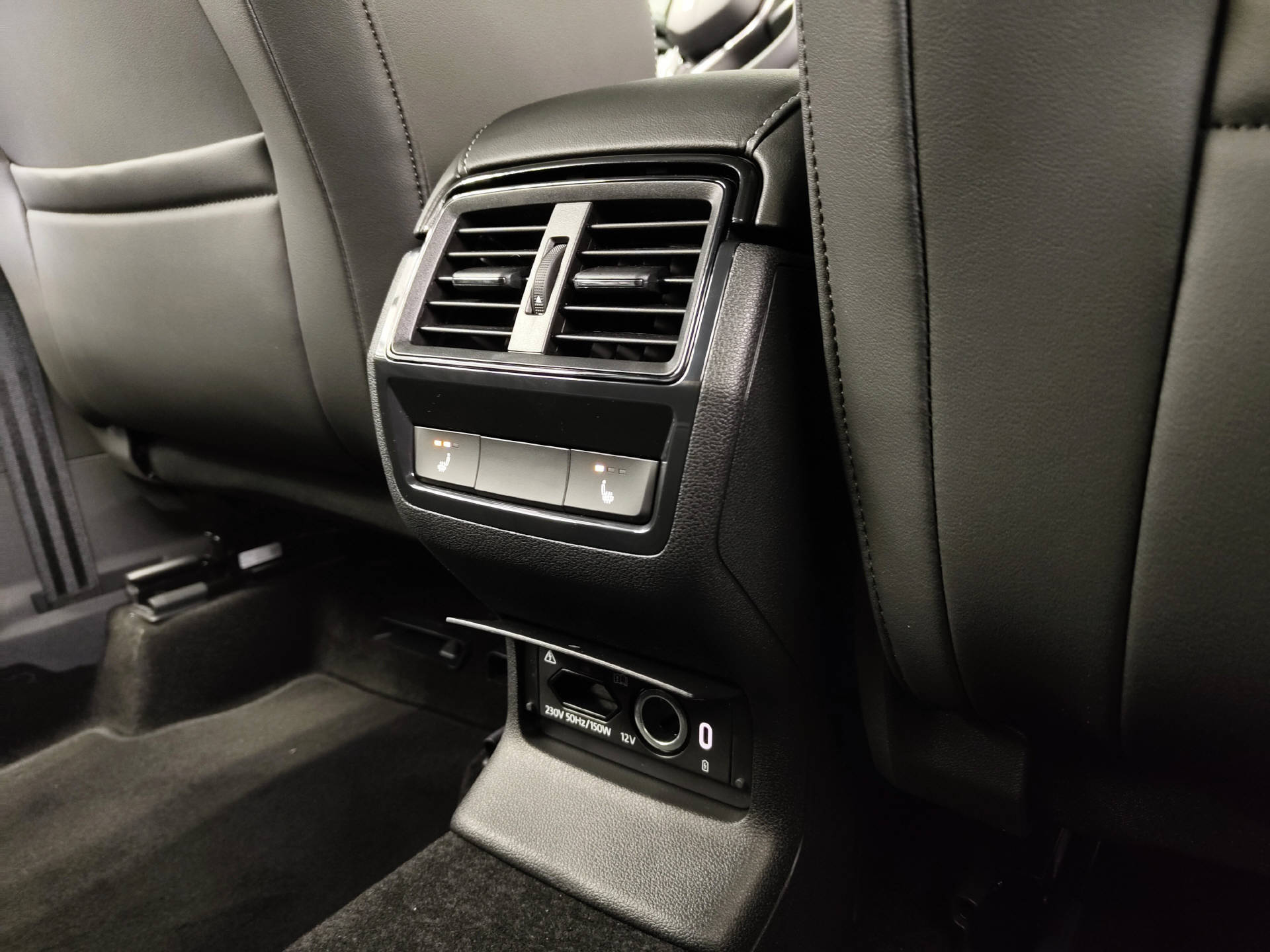 SKODA Karoq 2.0 TSI SportLine 4x4 DSG-image-12