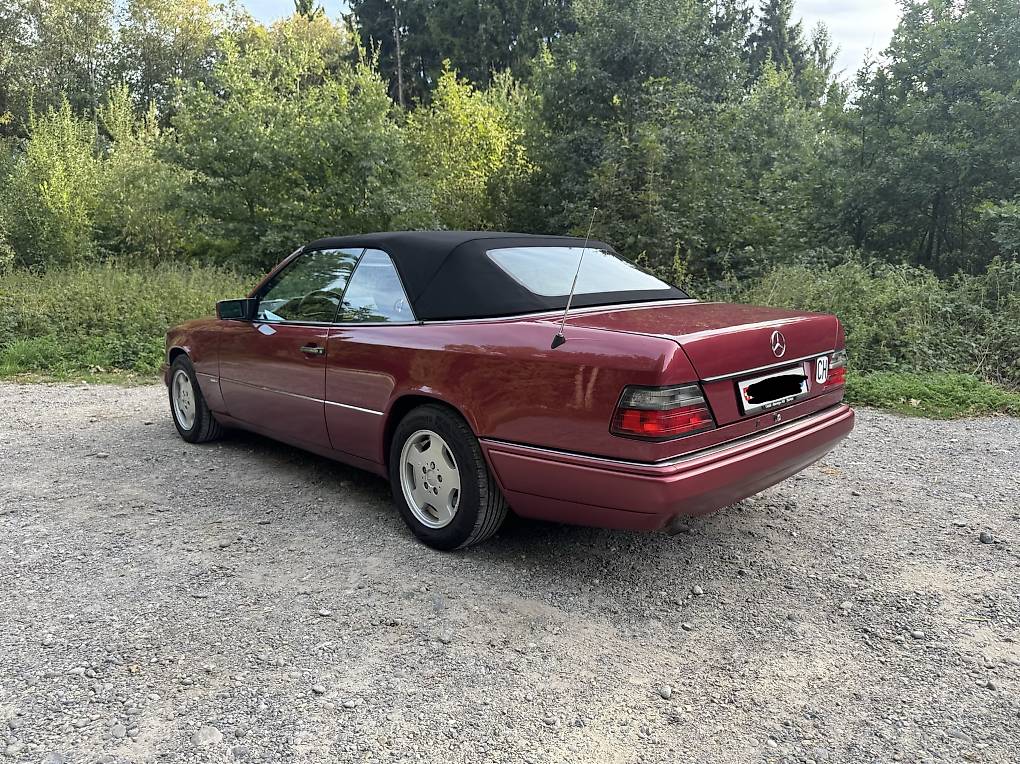 MERCEDES-BENZ E 220-image-2