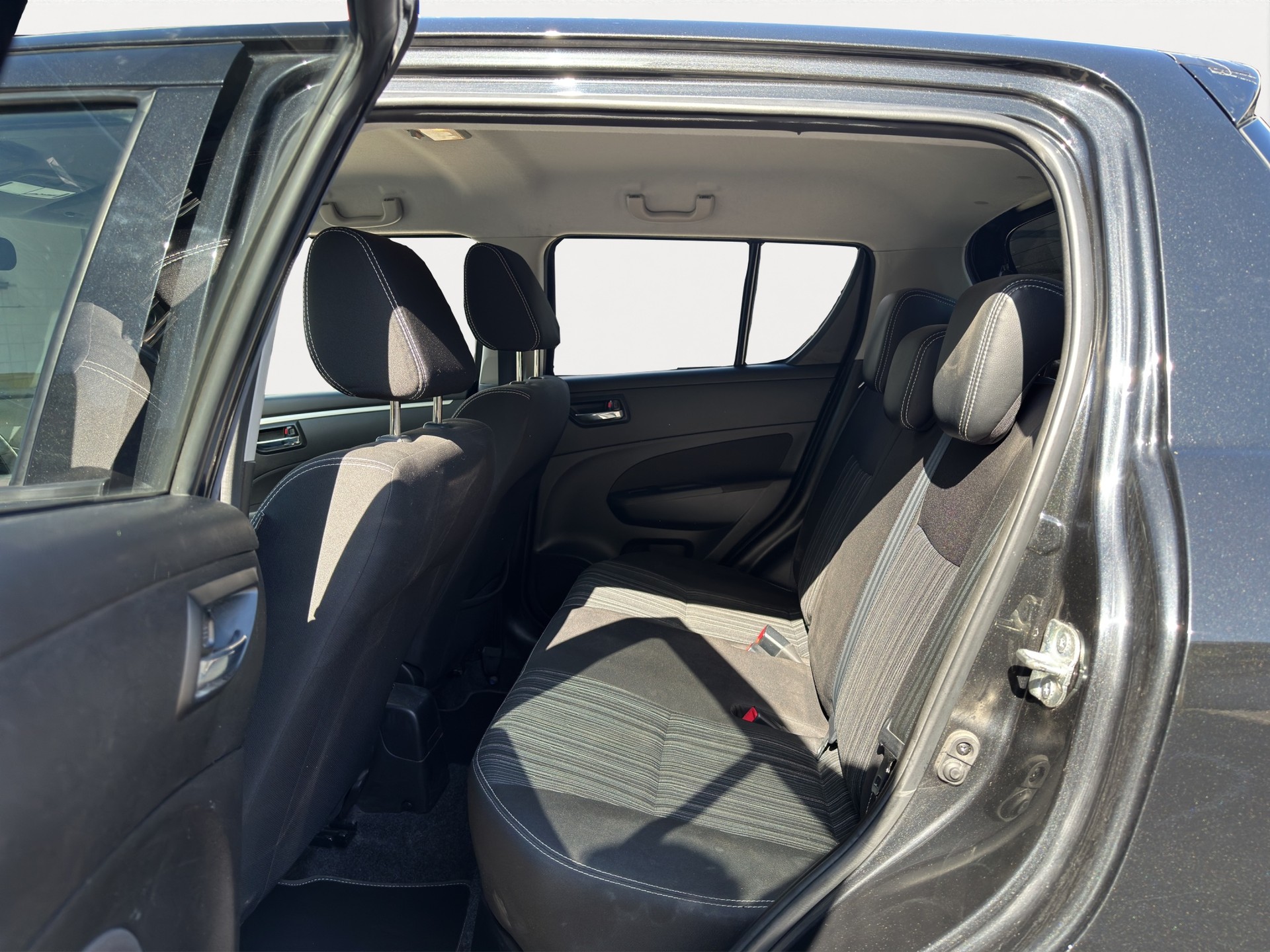 SUZUKI Swift 1.2i 16V GL 4x4-image-8