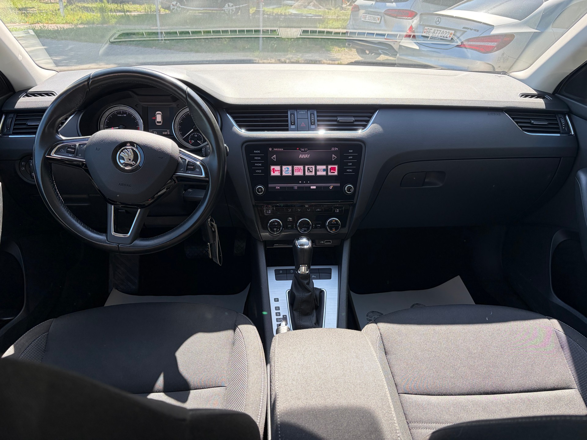 SKODA Octavia Combi 1.6 TDI Ambition DSG-image-8