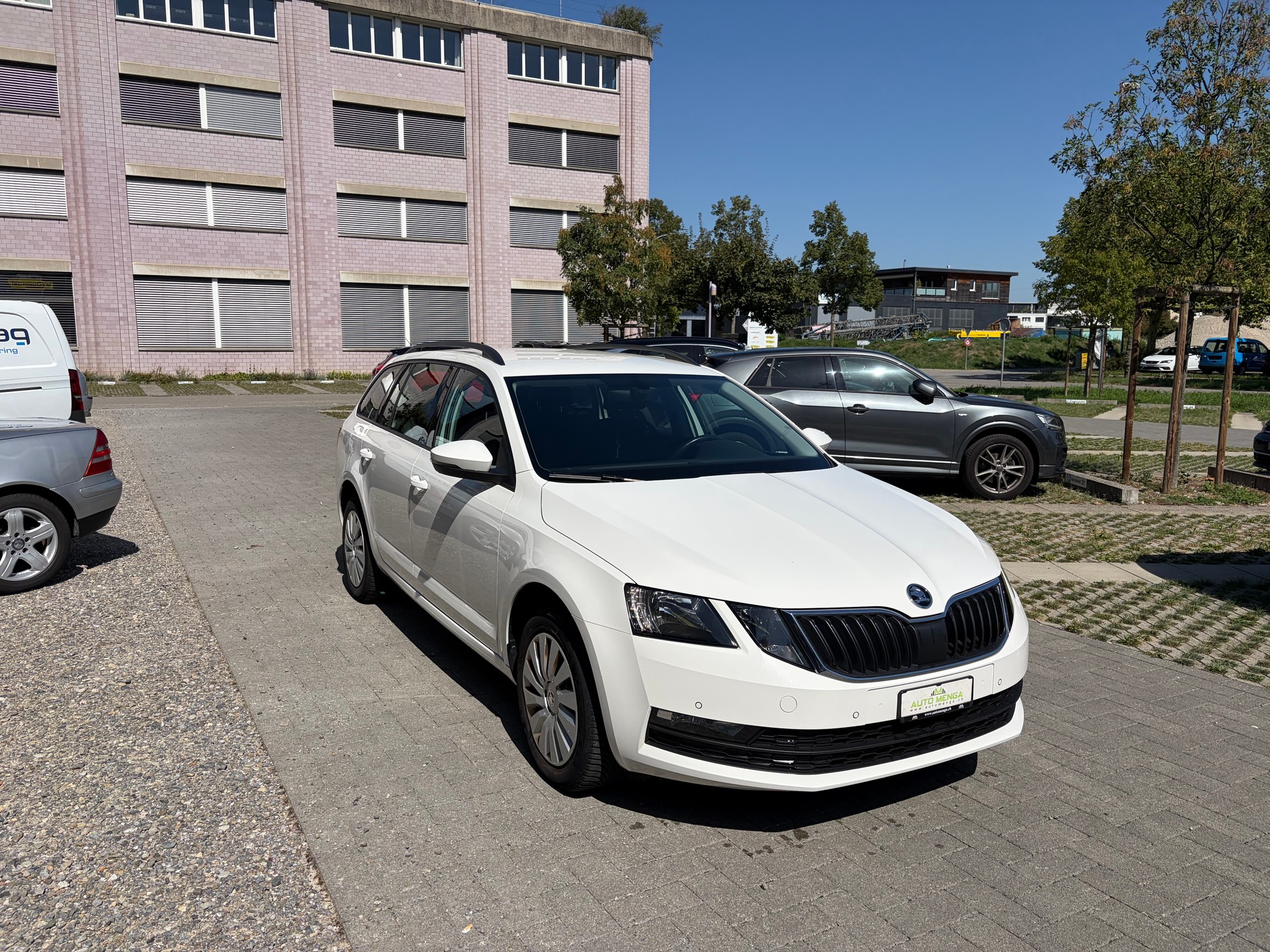 SKODA Octavia Combi 1.6 TDI Ambition DSG-image-2