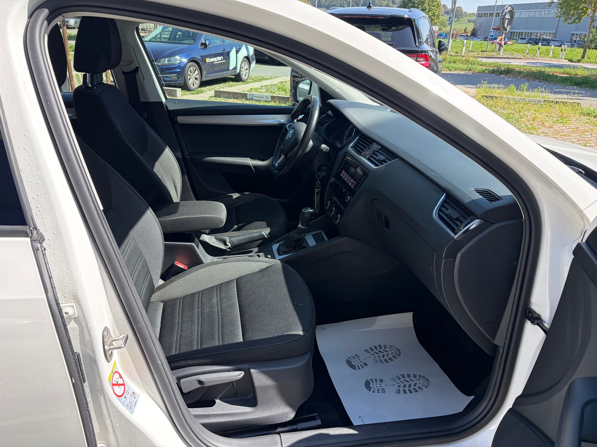 SKODA Octavia Combi 1.6 TDI Ambition DSG-image-11