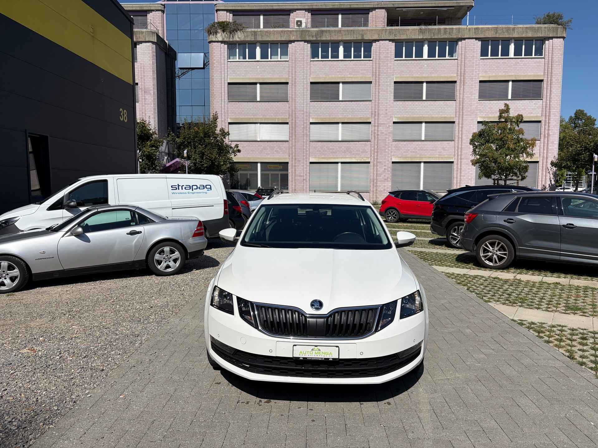 SKODA Octavia Combi 1.6 TDI Ambition DSG-image-1