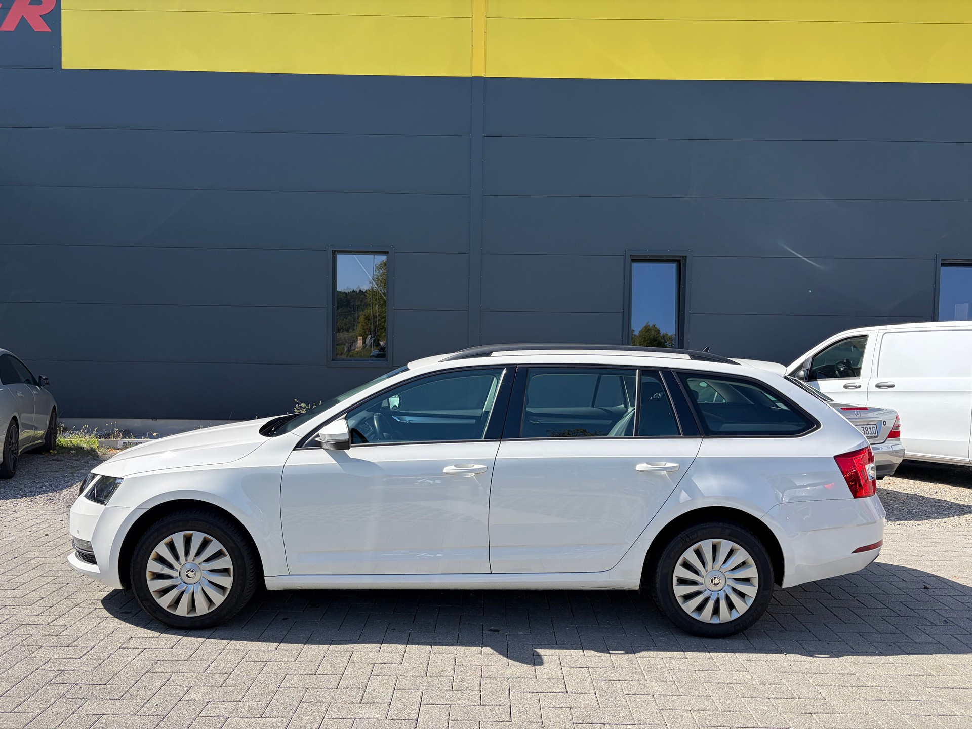 SKODA Octavia Combi 1.6 TDI Ambition DSG-image-7