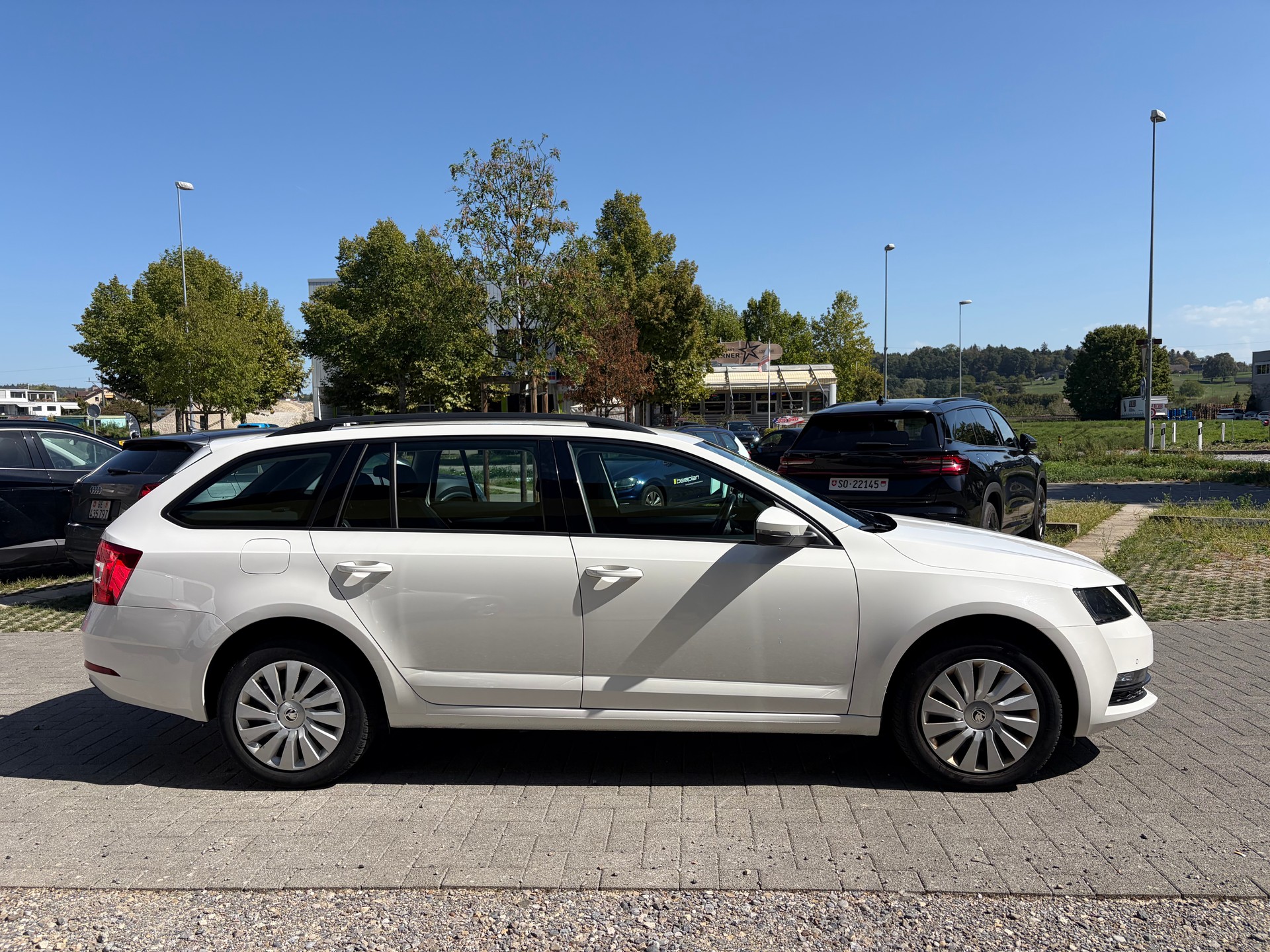 SKODA Octavia Combi 1.6 TDI Ambition DSG-image-3