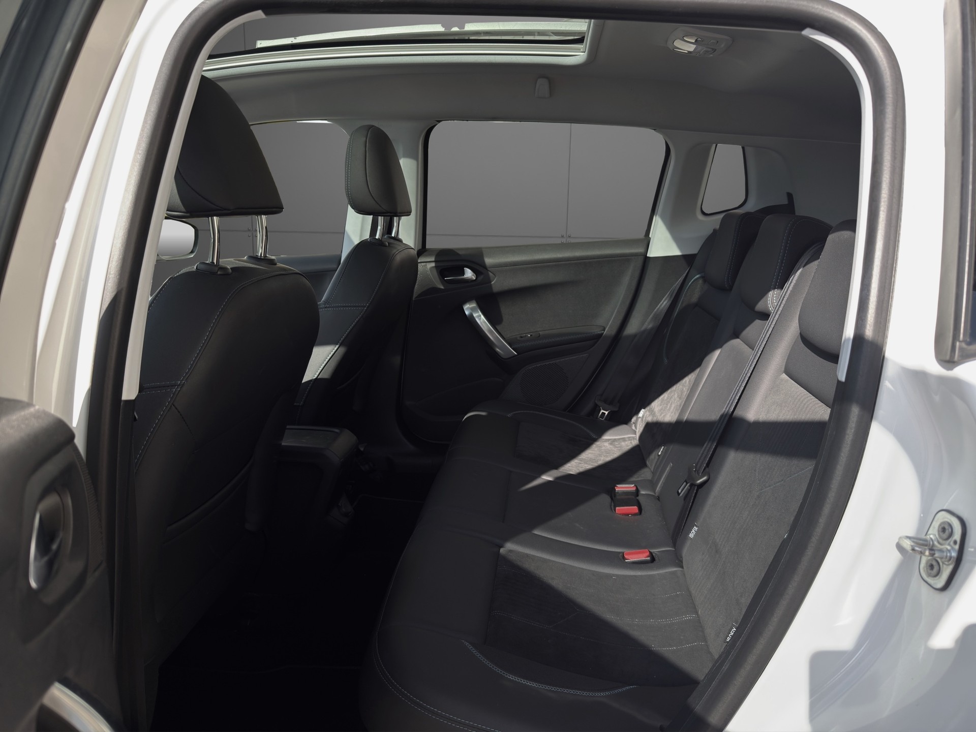 PEUGEOT 2008 1.2 PureTech Crossway EAT6-image-8