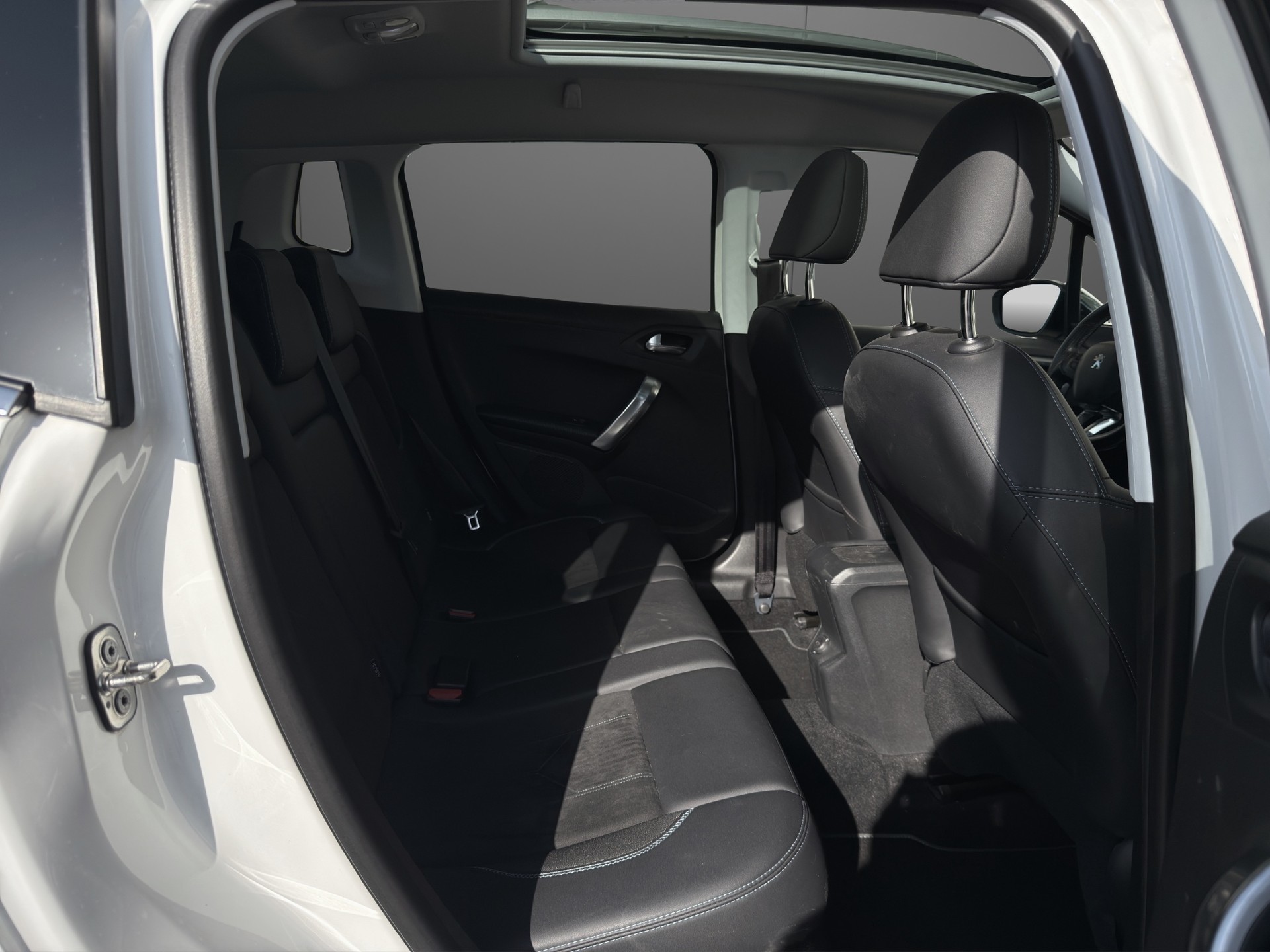 PEUGEOT 2008 1.2 PureTech Crossway EAT6-image-9