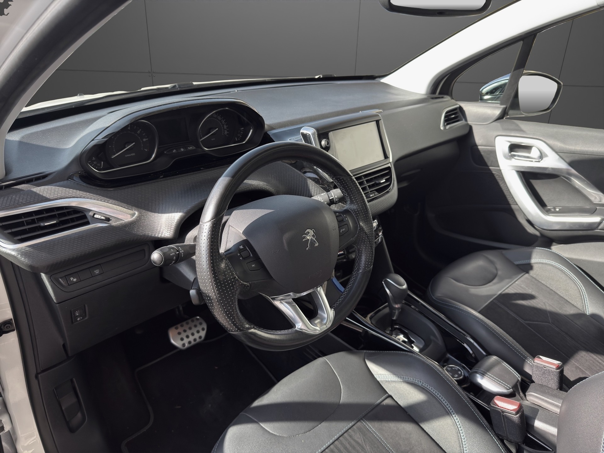 PEUGEOT 2008 1.2 PureTech Crossway EAT6-image-6
