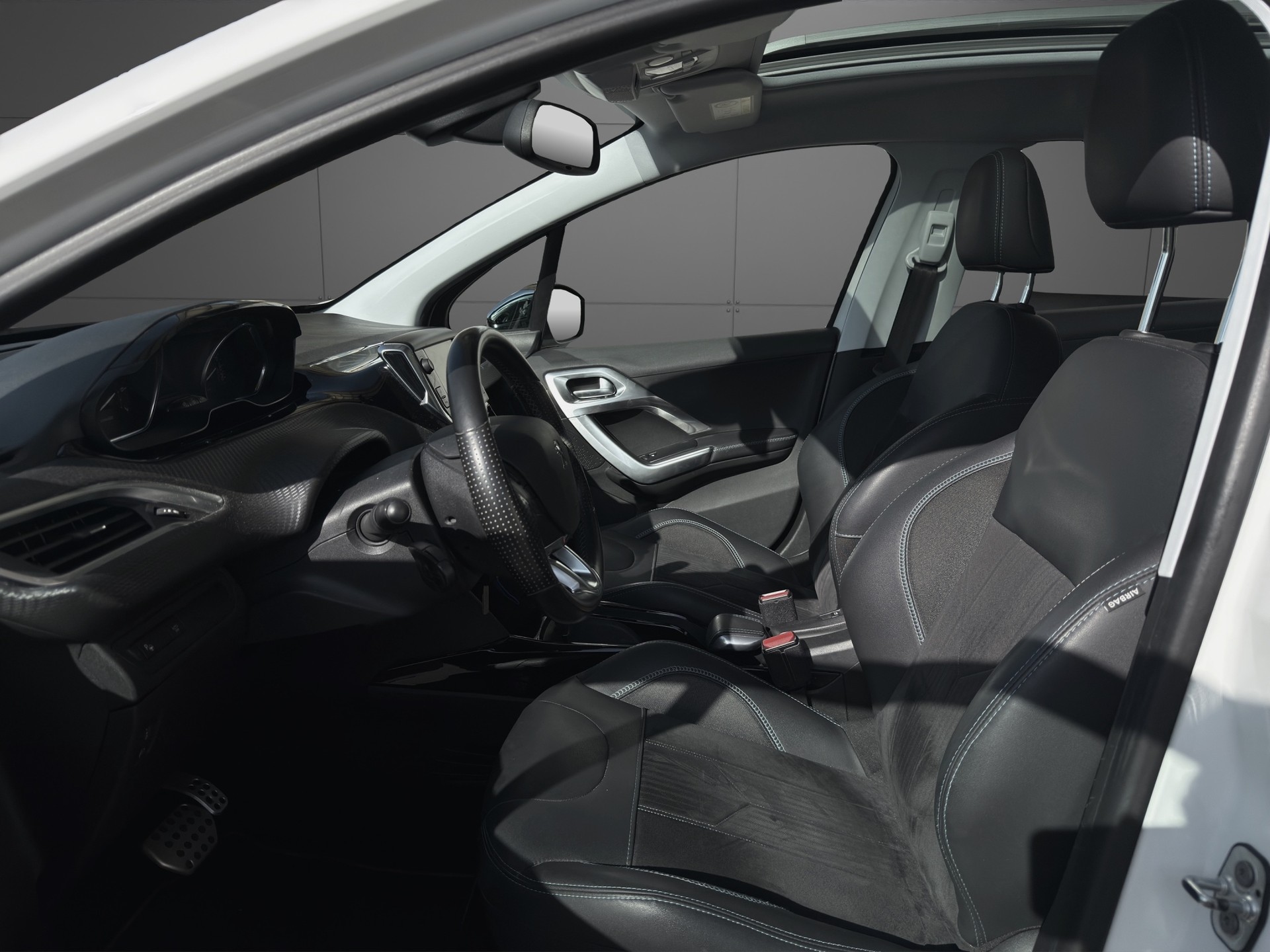 PEUGEOT 2008 1.2 PureTech Crossway EAT6-image-5