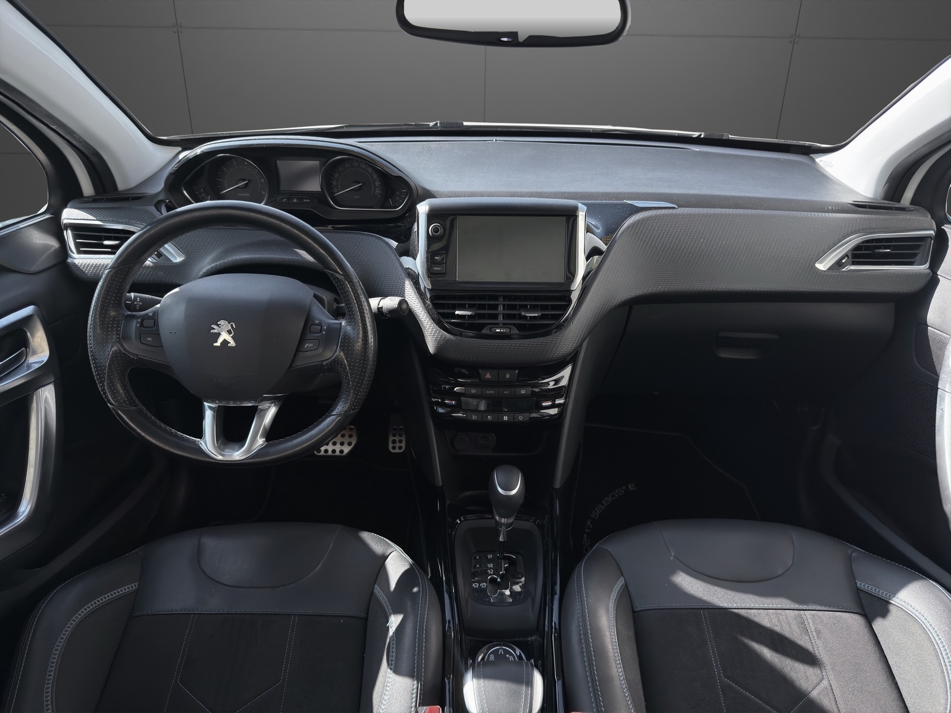 PEUGEOT 2008 1.2 PureTech Crossway EAT6-image-12