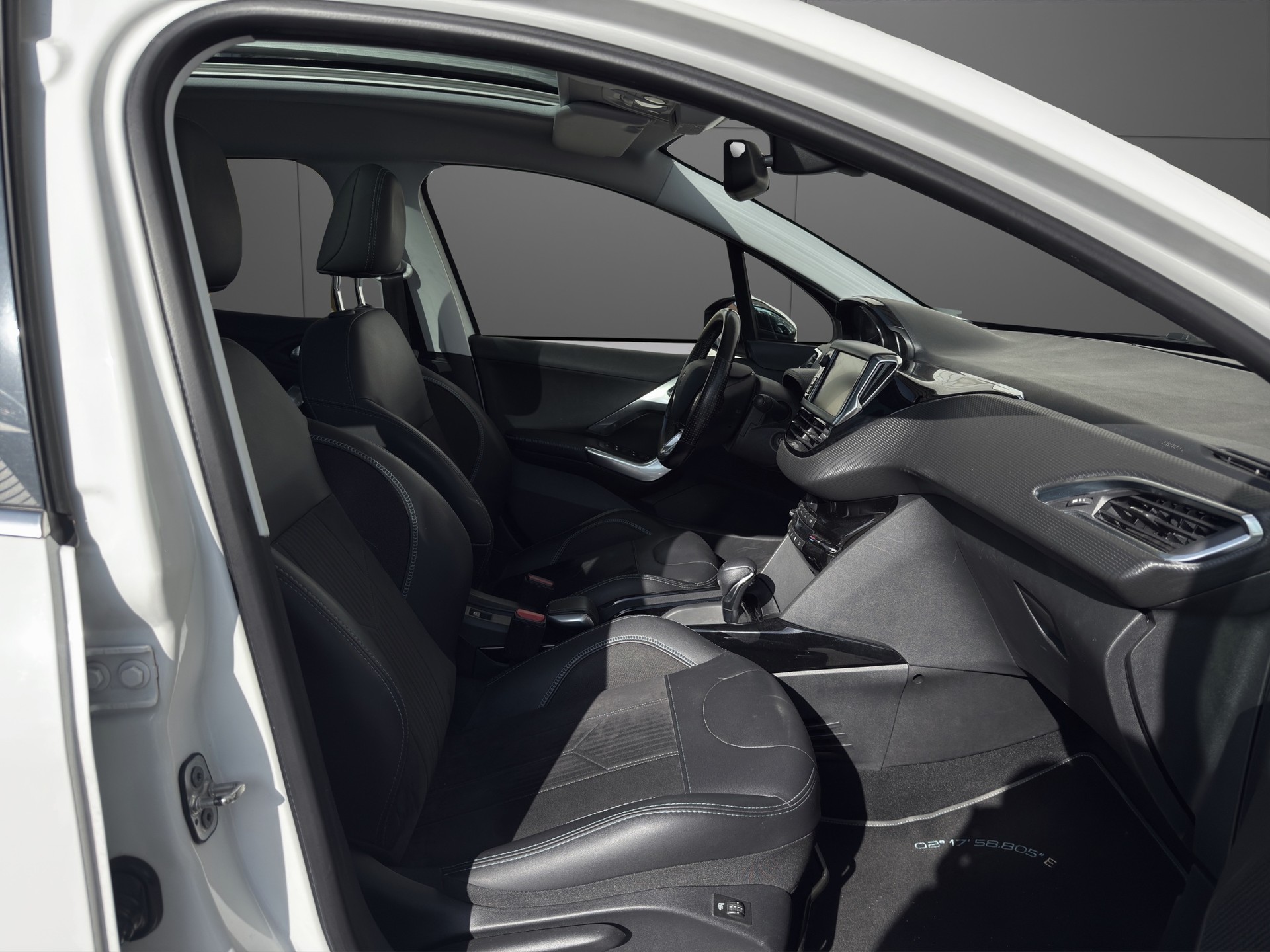 PEUGEOT 2008 1.2 PureTech Crossway EAT6-image-10