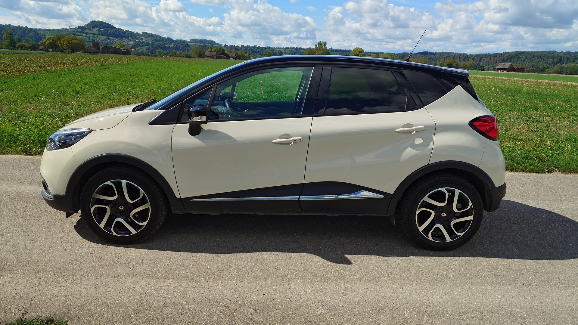 RENAULT Captur 1.5 dCi Privilège-image-1