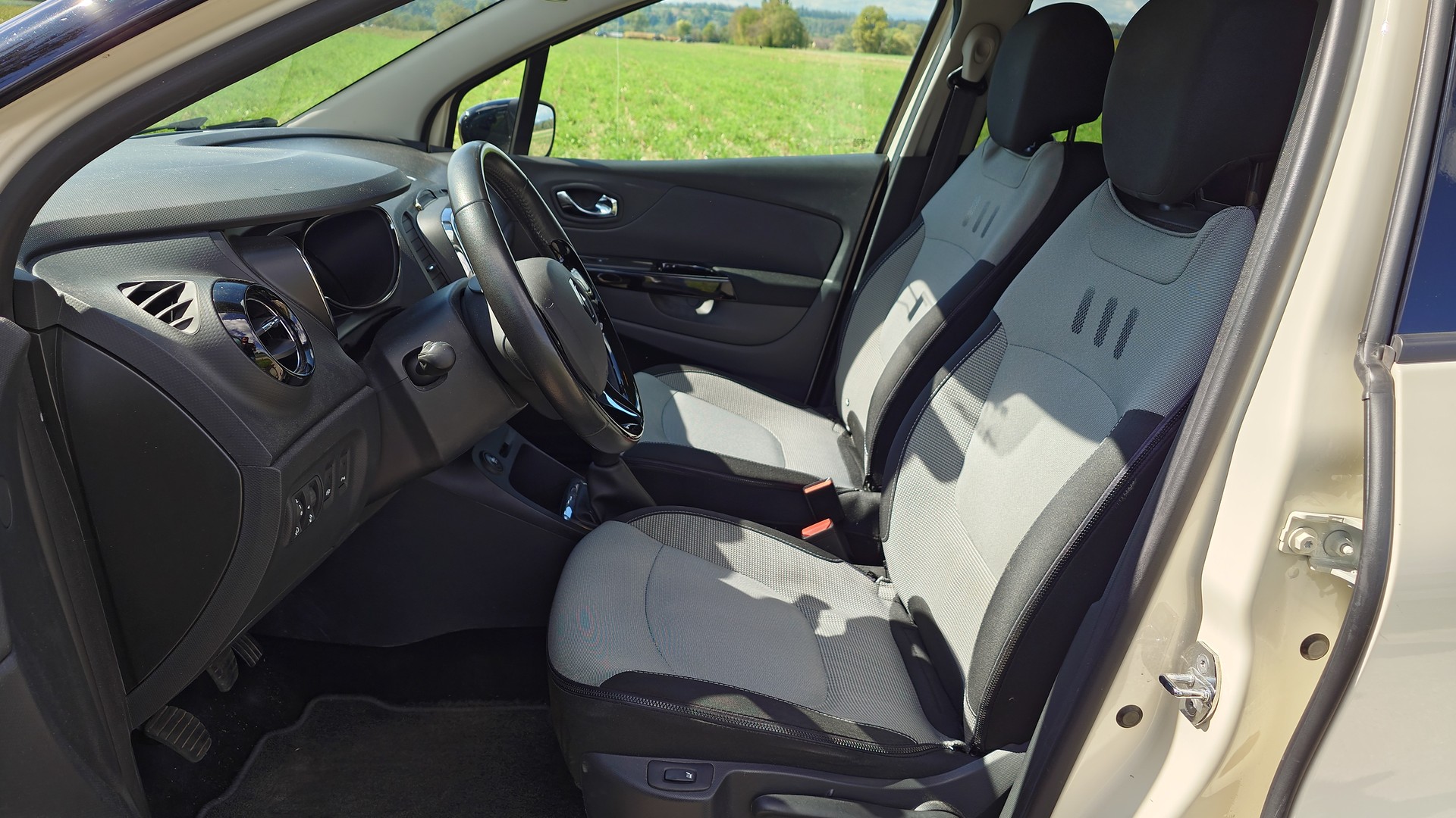 RENAULT Captur 1.5 dCi Privilège-image-11