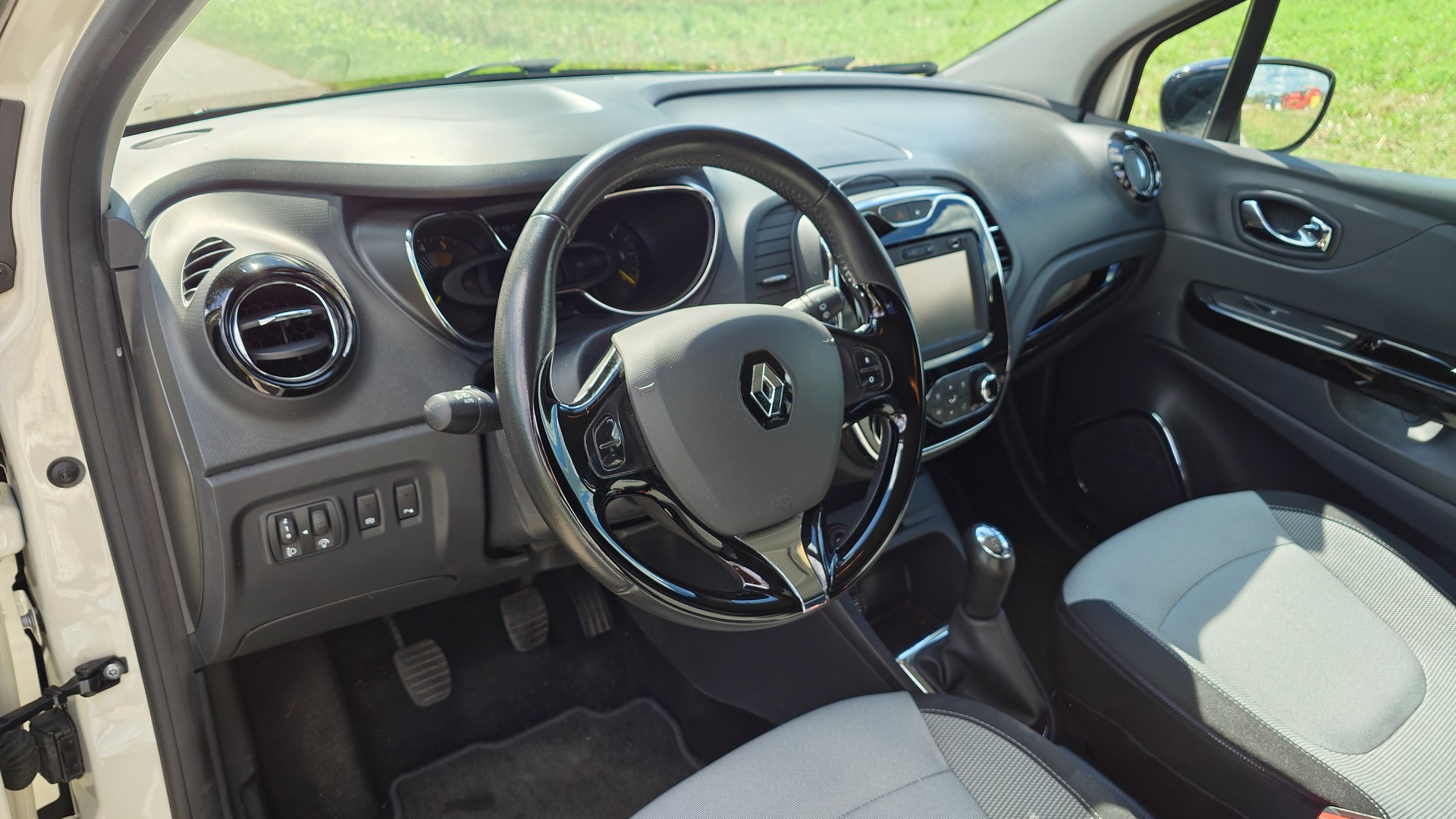 RENAULT Captur 1.5 dCi Privilège-image-9