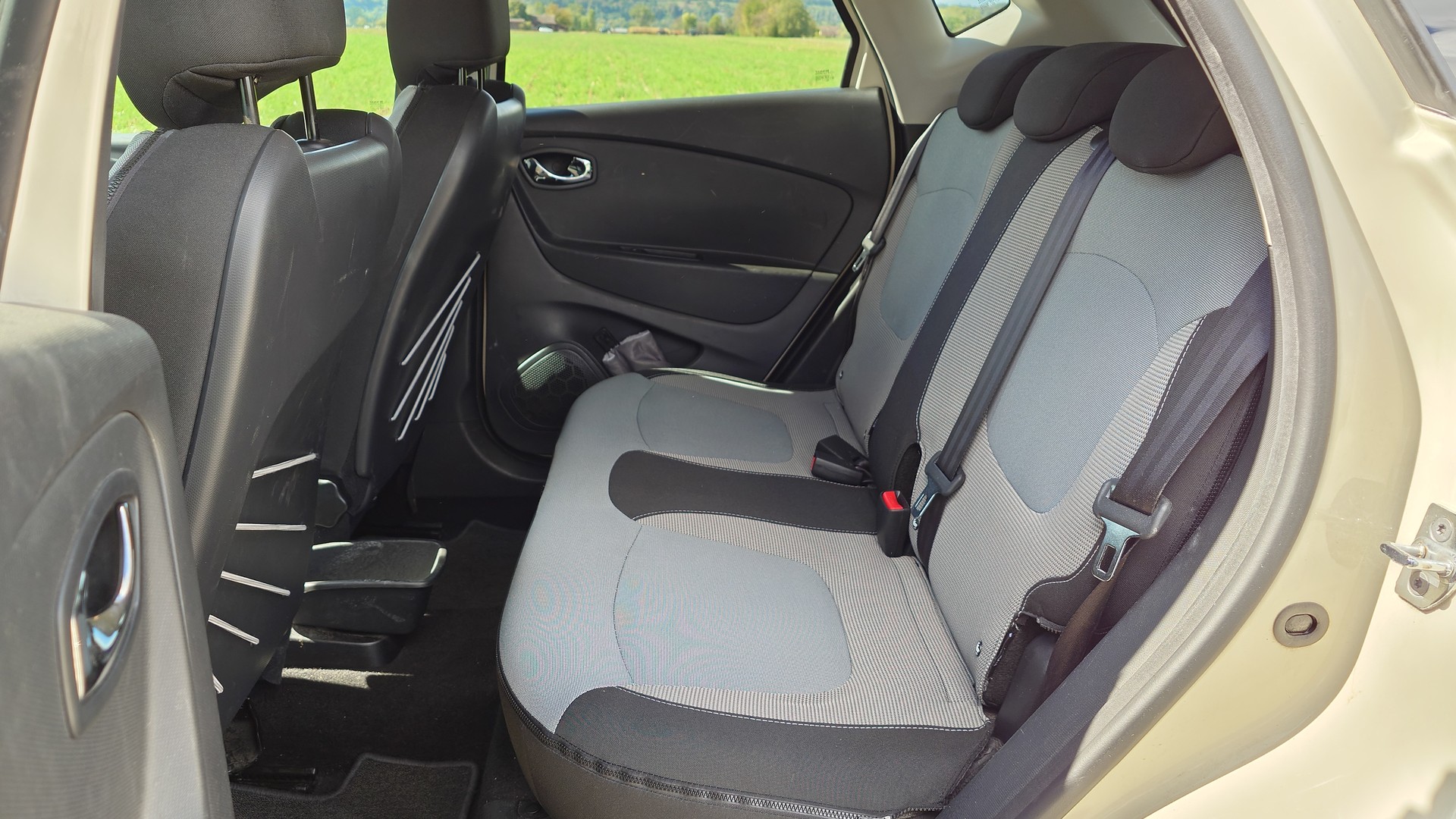 RENAULT Captur 1.5 dCi Privilège-image-14