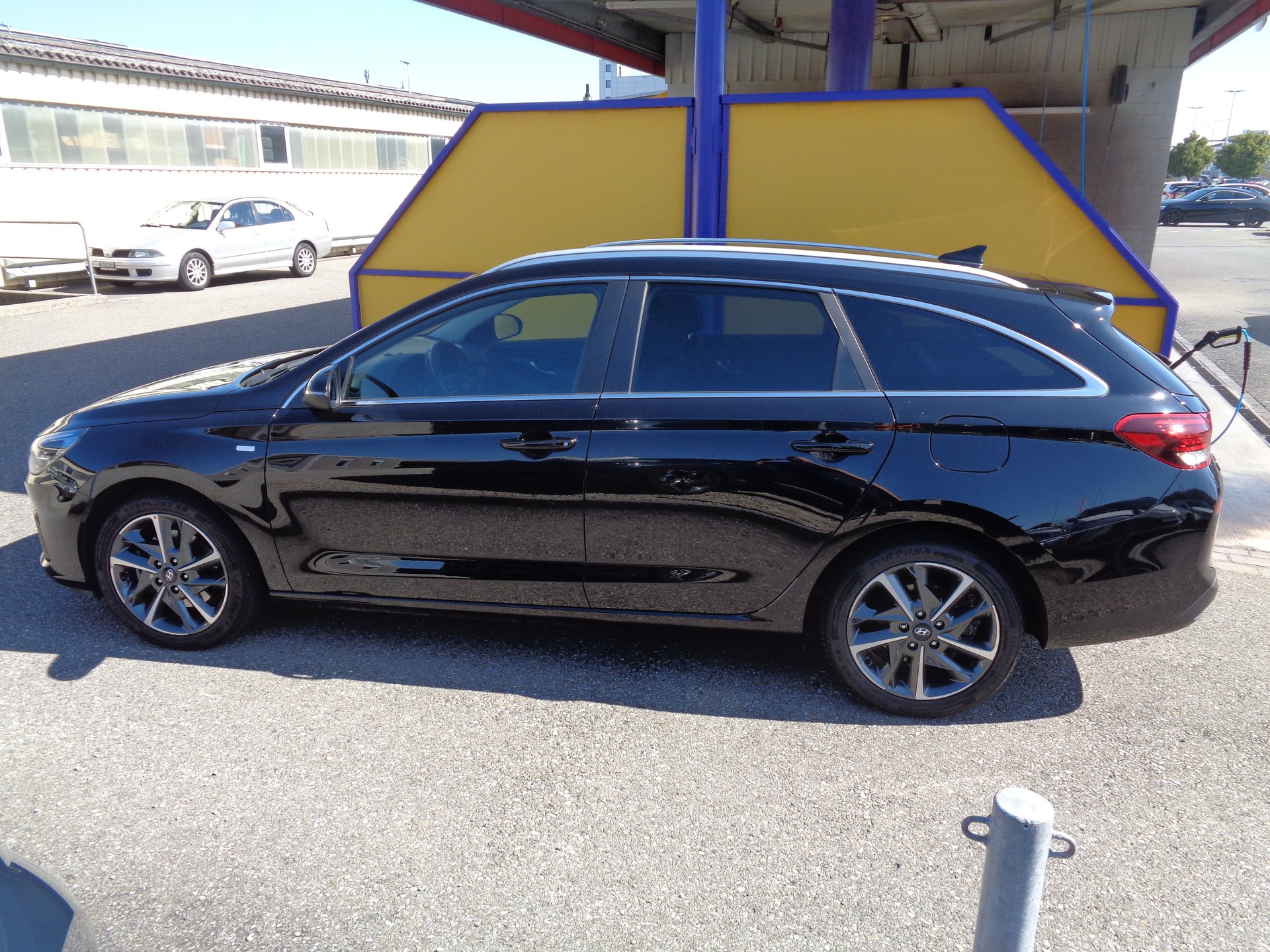 HYUNDAI i30 Wagon 1.5 T-GDi Amplia 48V MH DCT-image-4