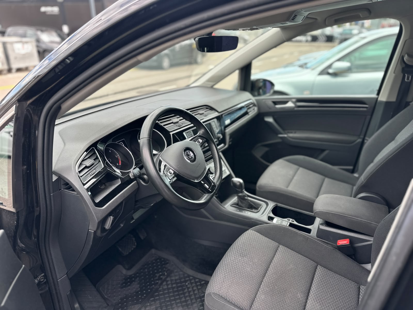 VW Touran 2.0 TDI BlueMotion Technology Comfortline DSG-image-3