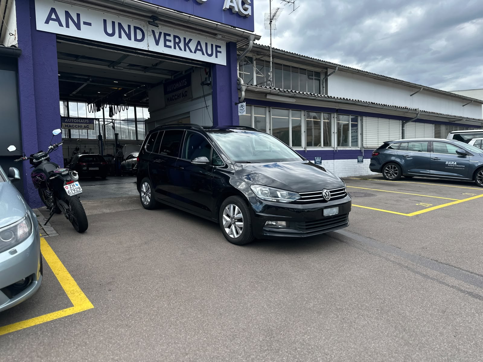VW Touran 2.0 TDI BlueMotion Technology Comfortline DSG-image-1