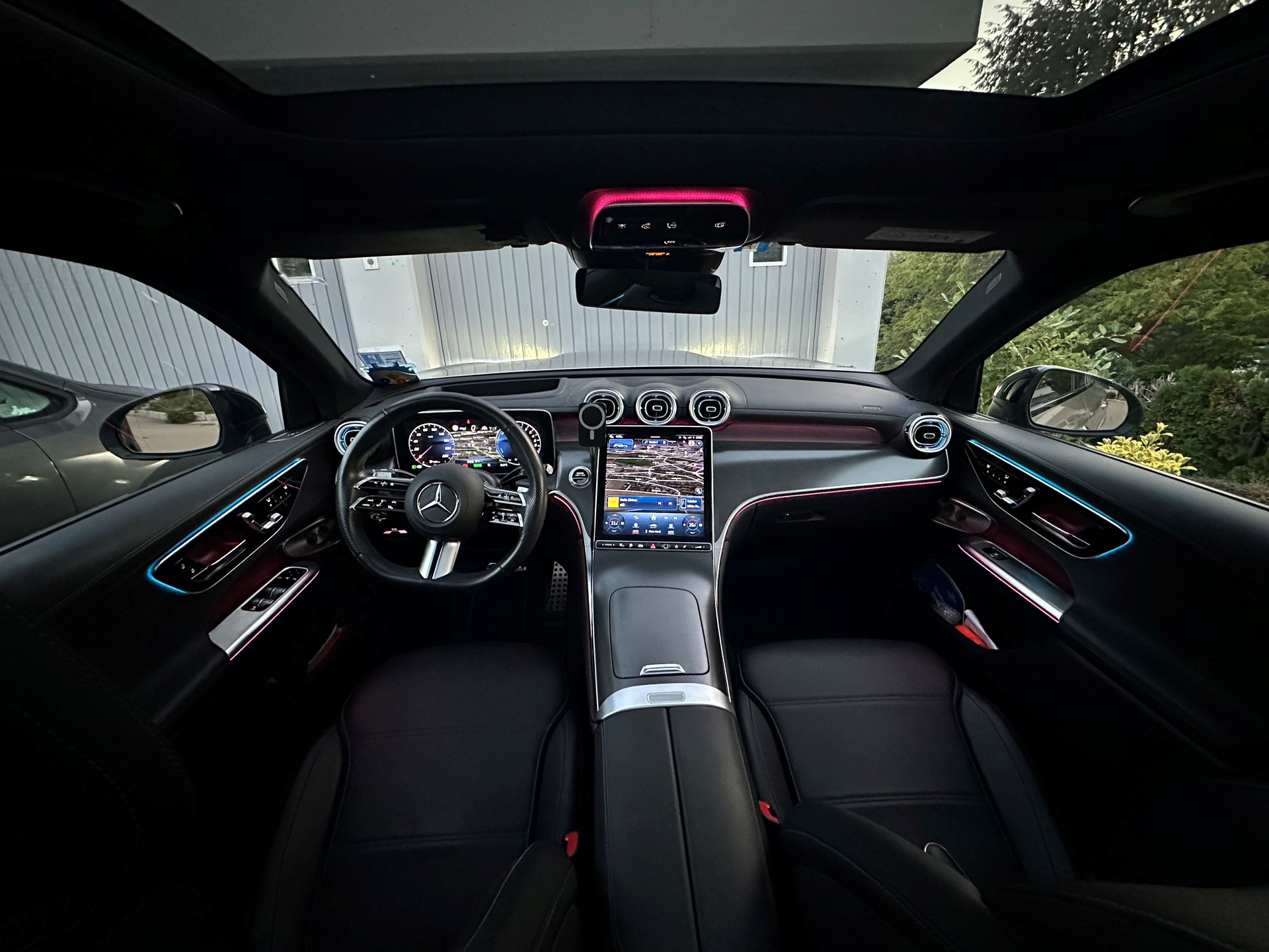 MERCEDES-BENZ GLC 300 e AMG Line 4matic-image-2