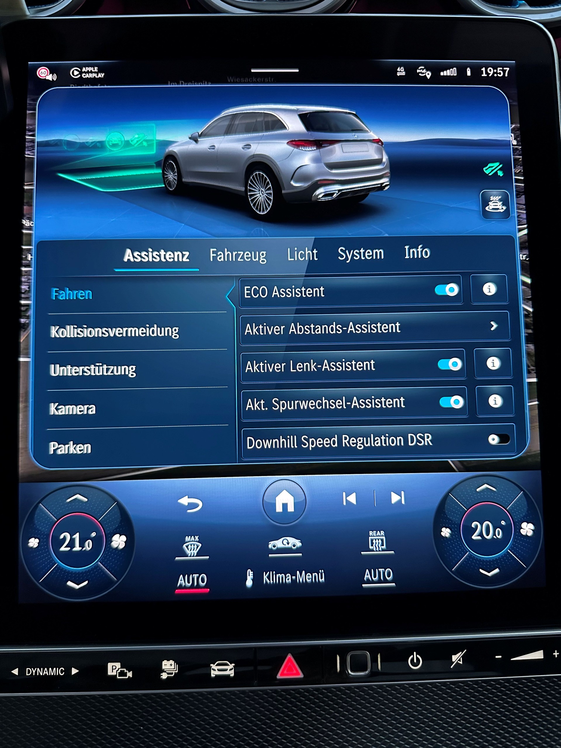 MERCEDES-BENZ GLC 300 e AMG Line 4matic-image-4