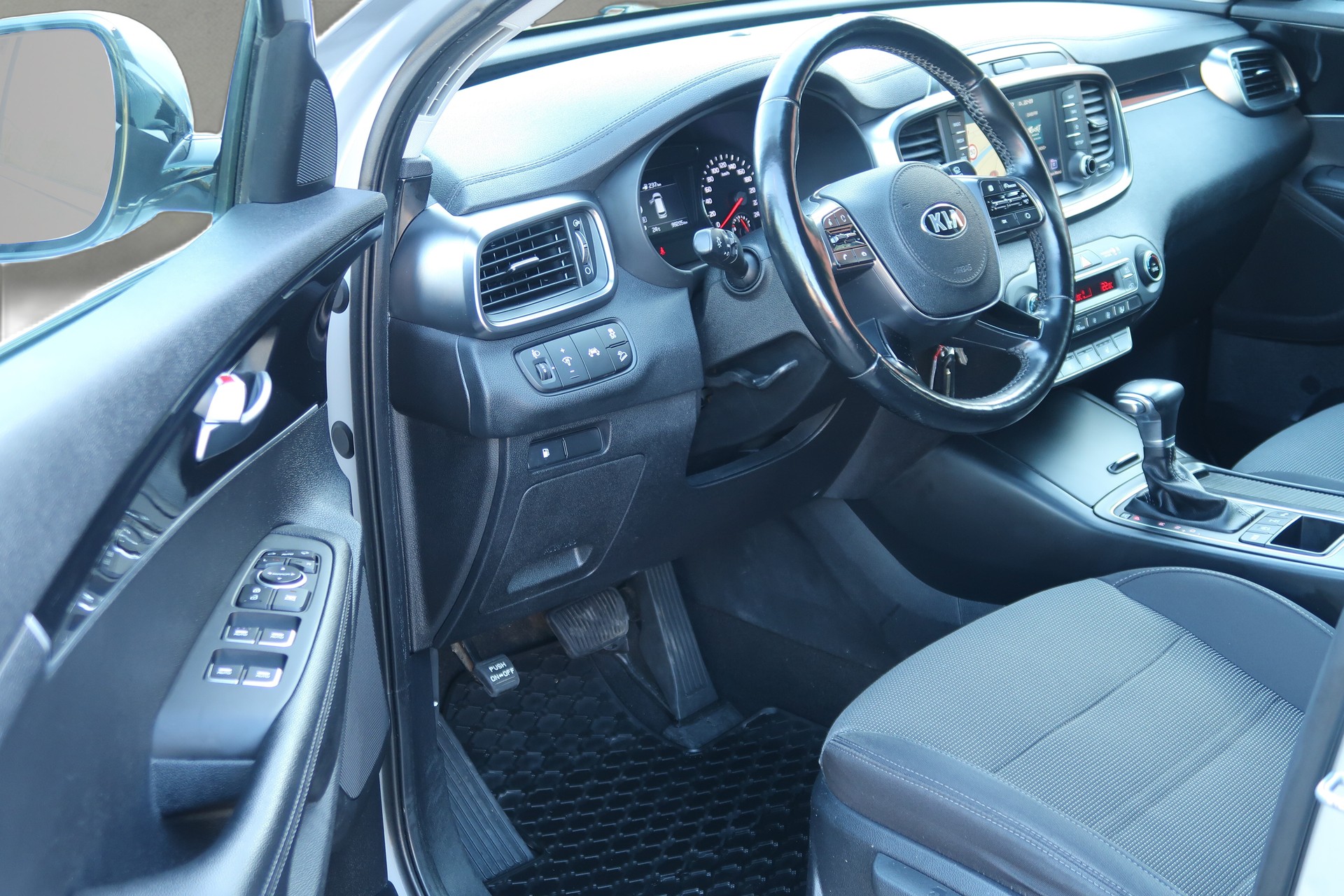 KIA Sorento 2.2 CRDI Trend Active 7P. Automatic-image-9