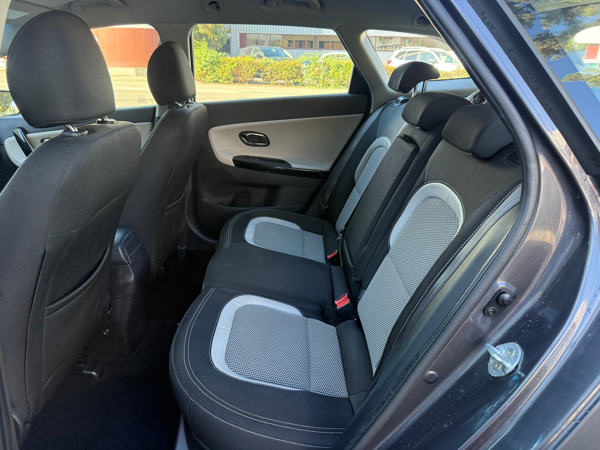 KIA Cee'd Sportswagon 1.6 GDi Style-image-9