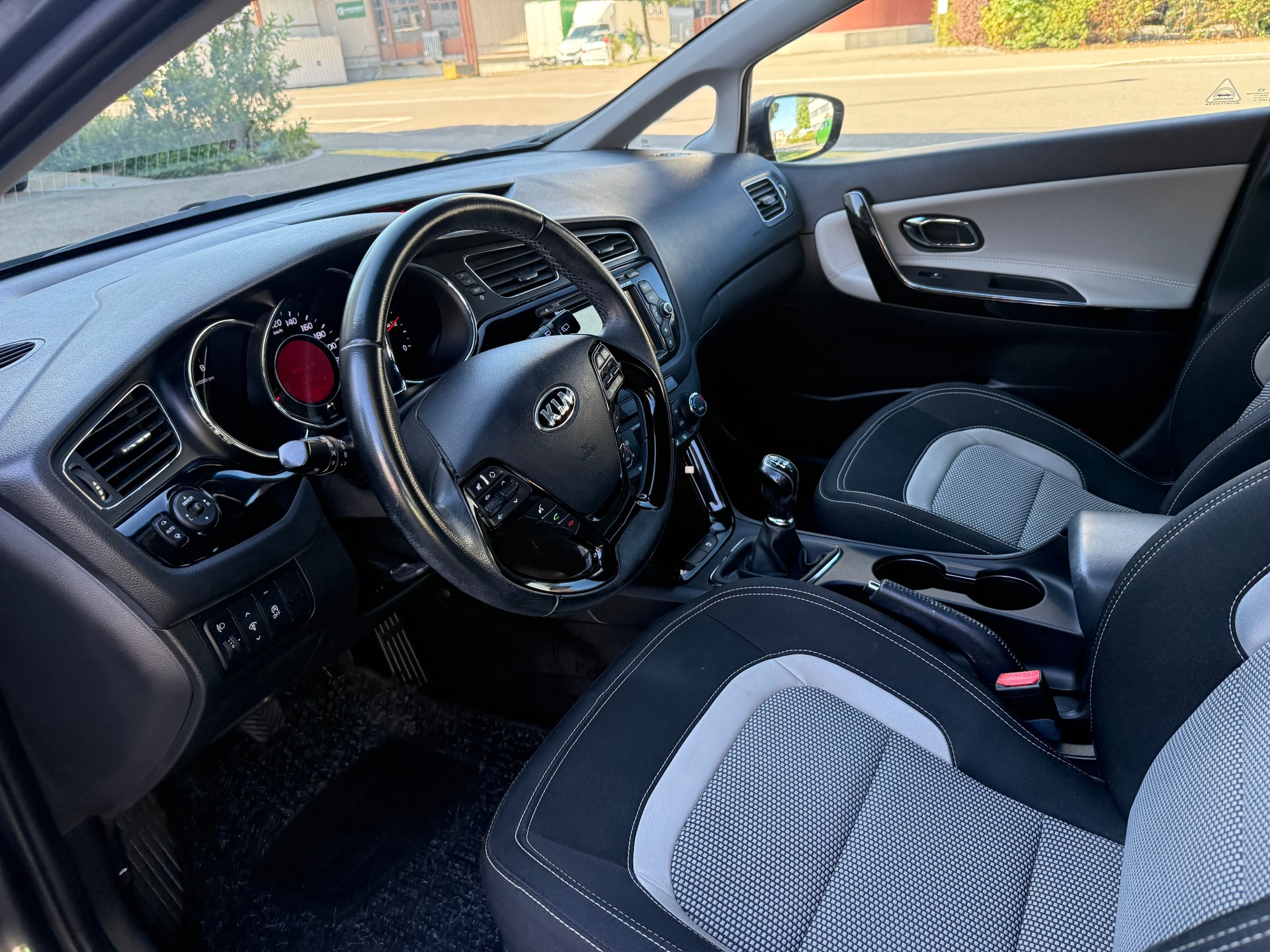 KIA Cee'd Sportswagon 1.6 GDi Style-image-6