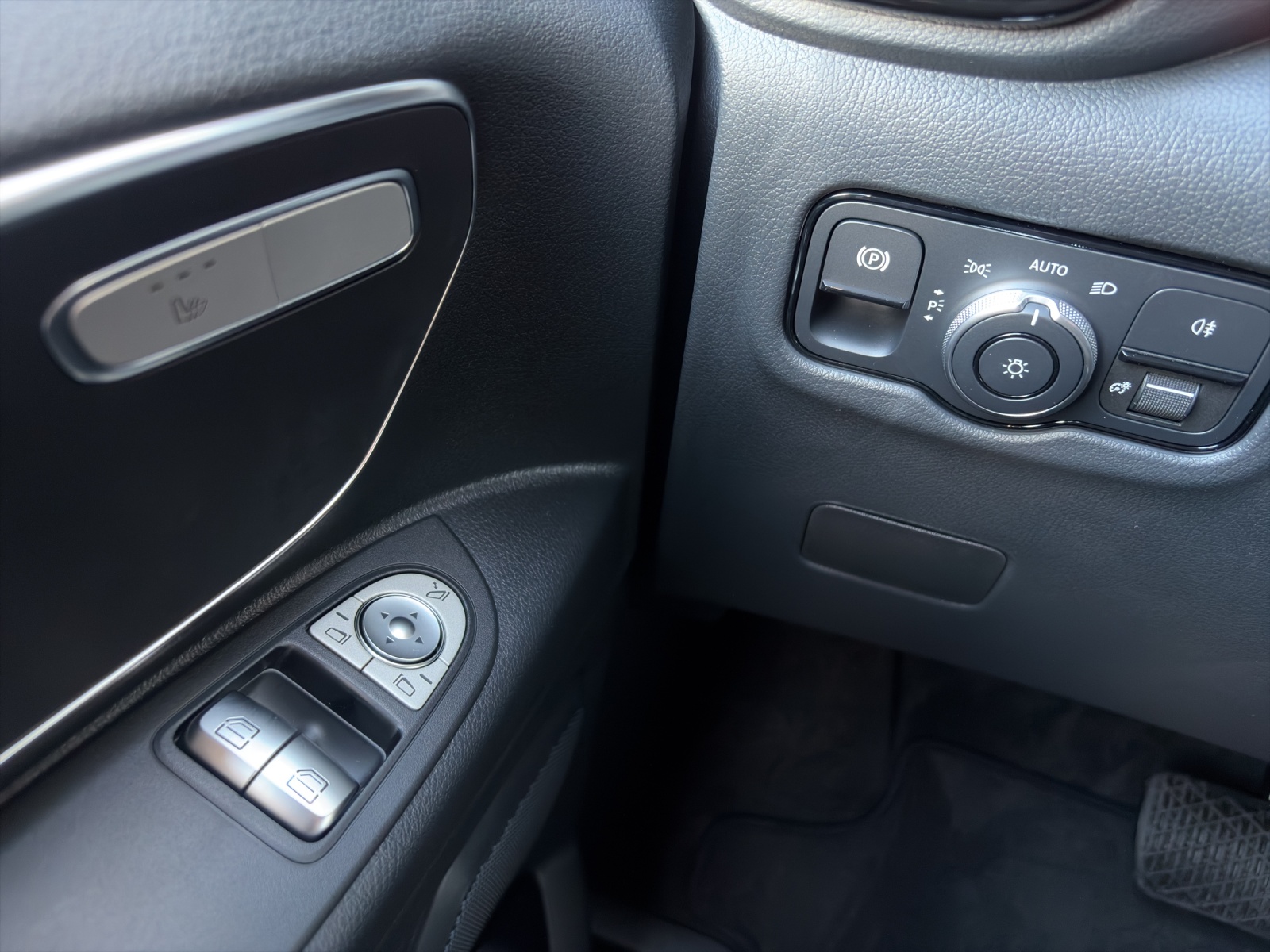 MERCEDES-BENZ Vito 116 CDI Lang Tourer FAMILY 9G 4M Select-image-10
