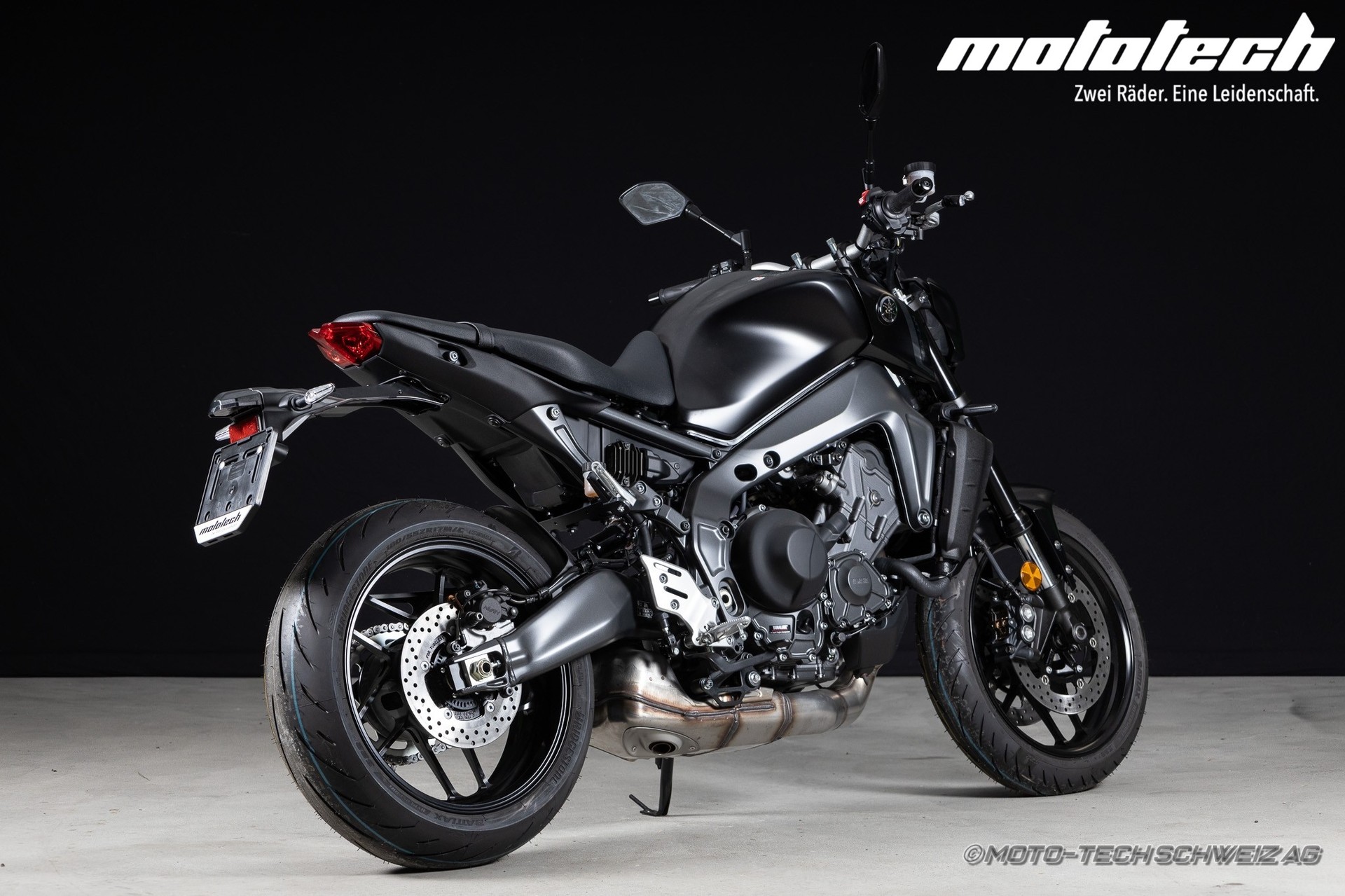 YAMAHA MT-09-showroom-element-2