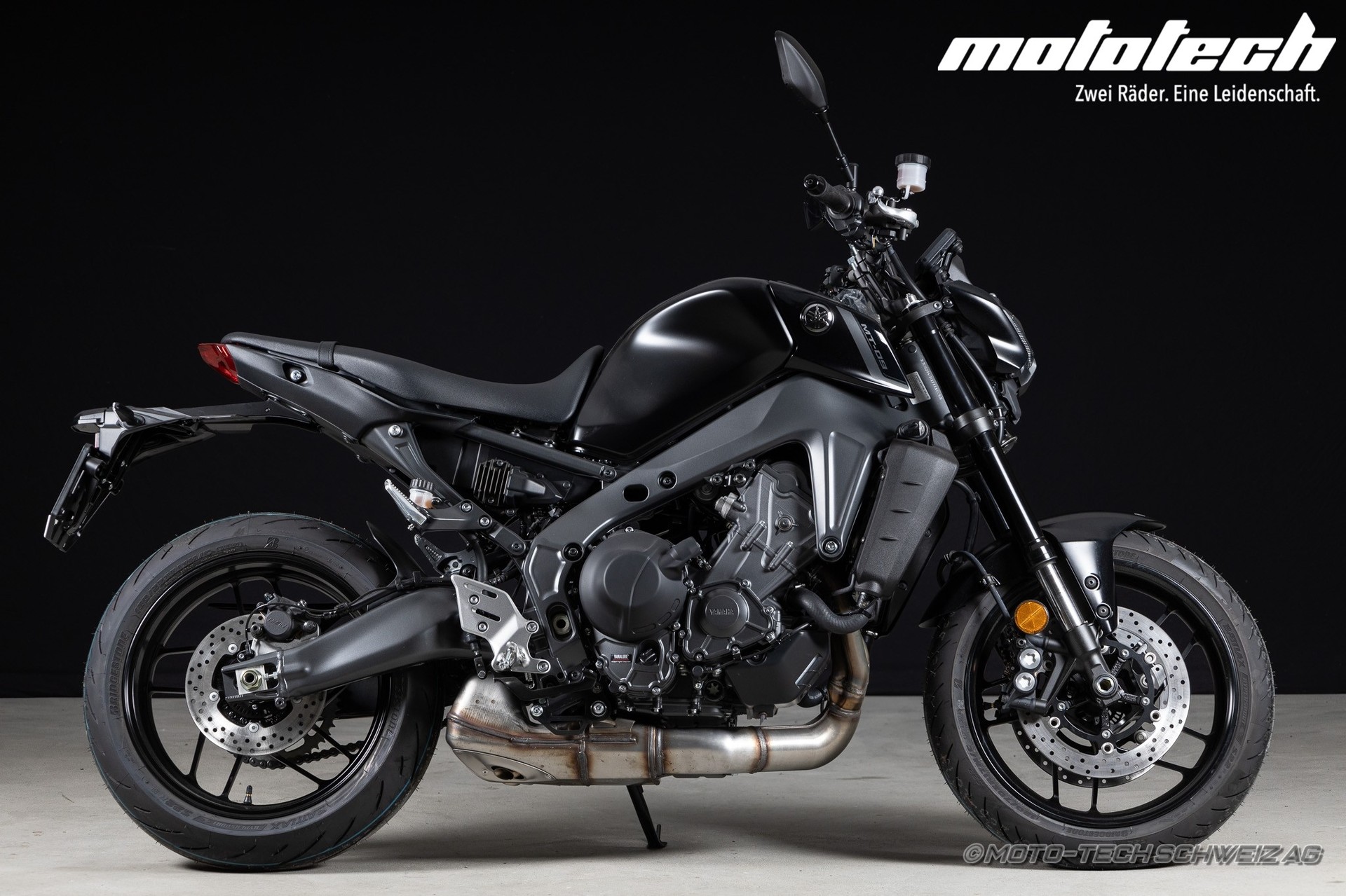 YAMAHA MT-09-showroom-element-1