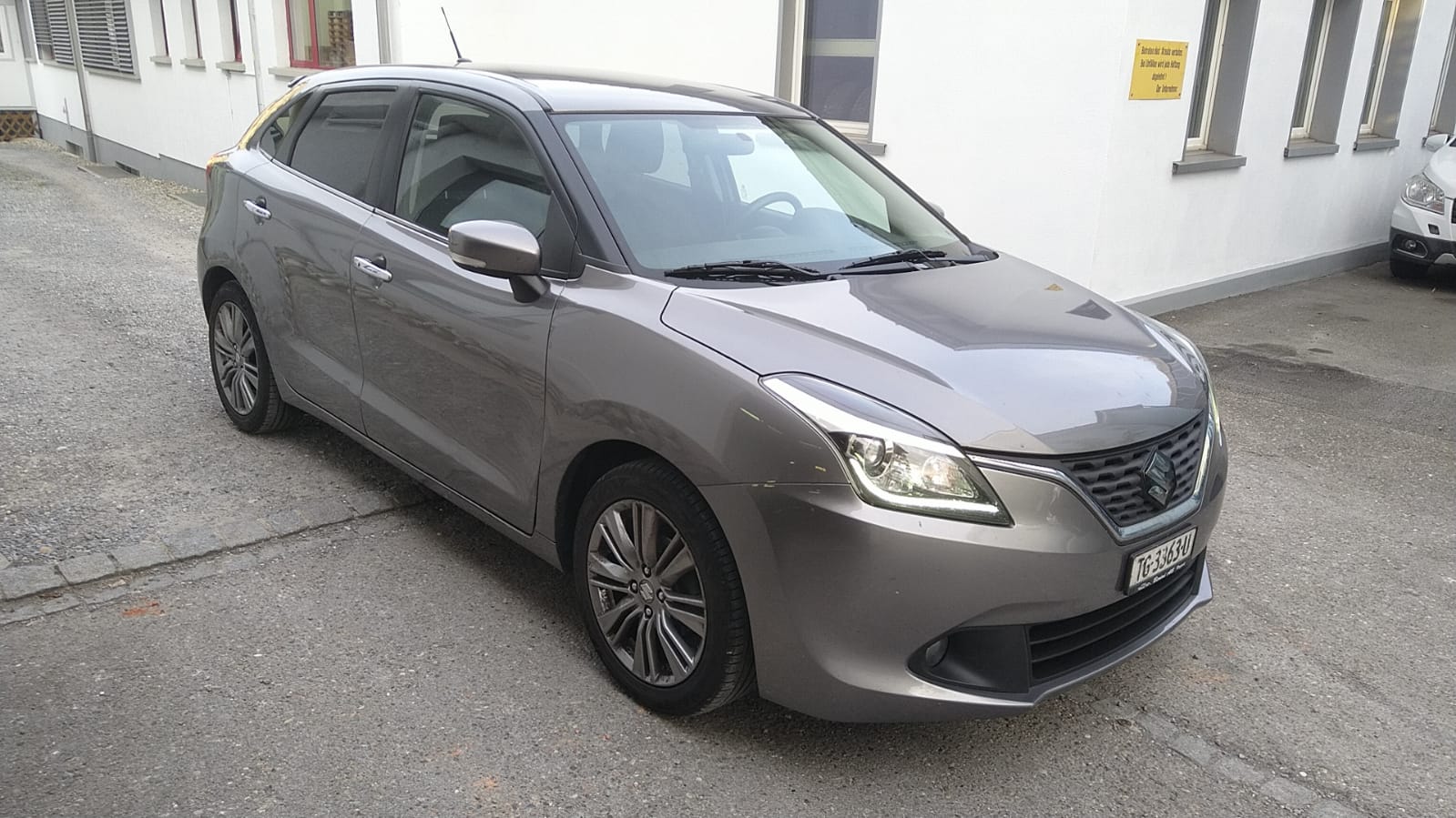 SUZUKI Baleno 1.2i Compact Top Hybrid-image-2