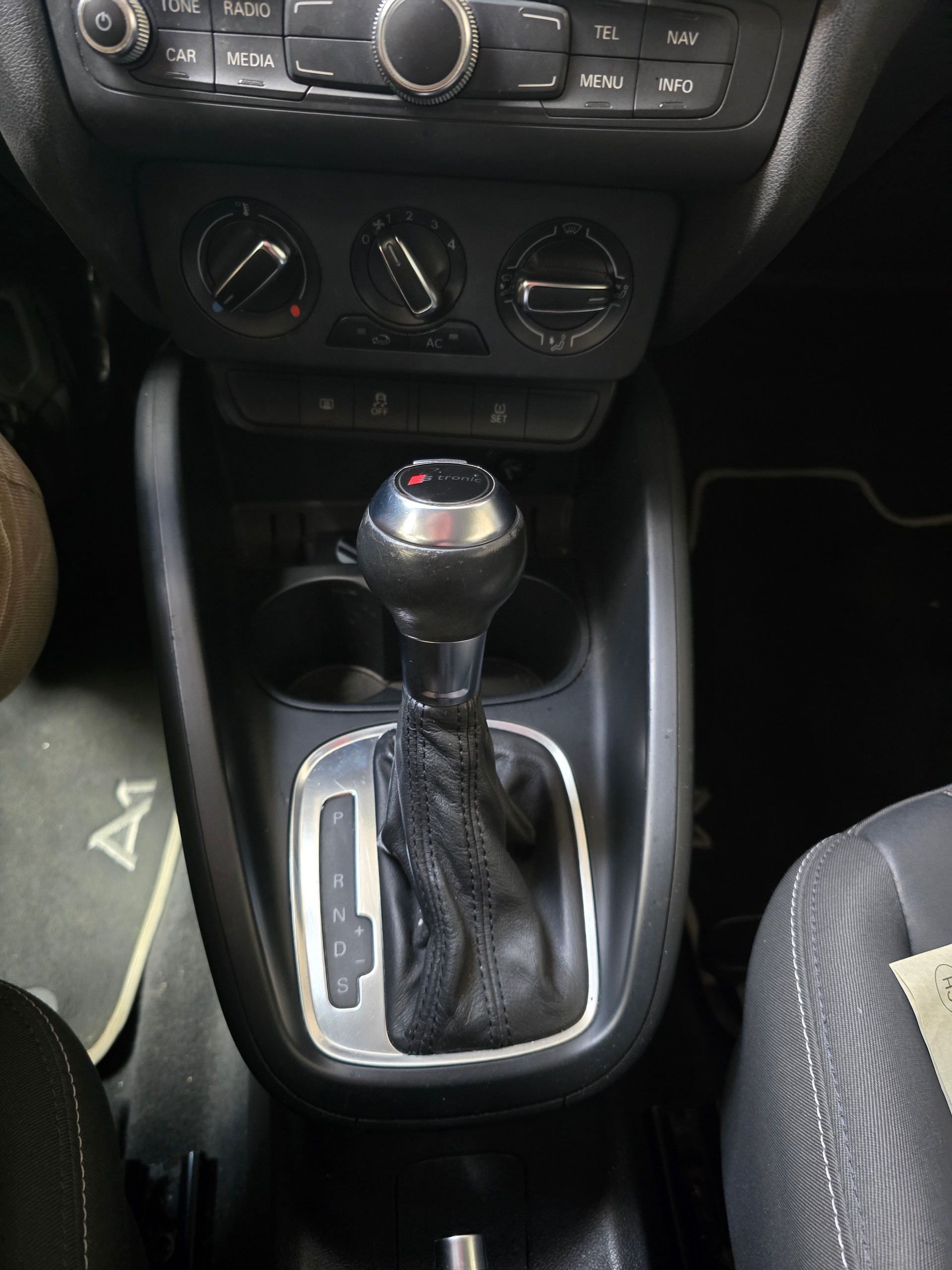 AUDI A1 1.4 TFSI Ambition S-tronic-image-5