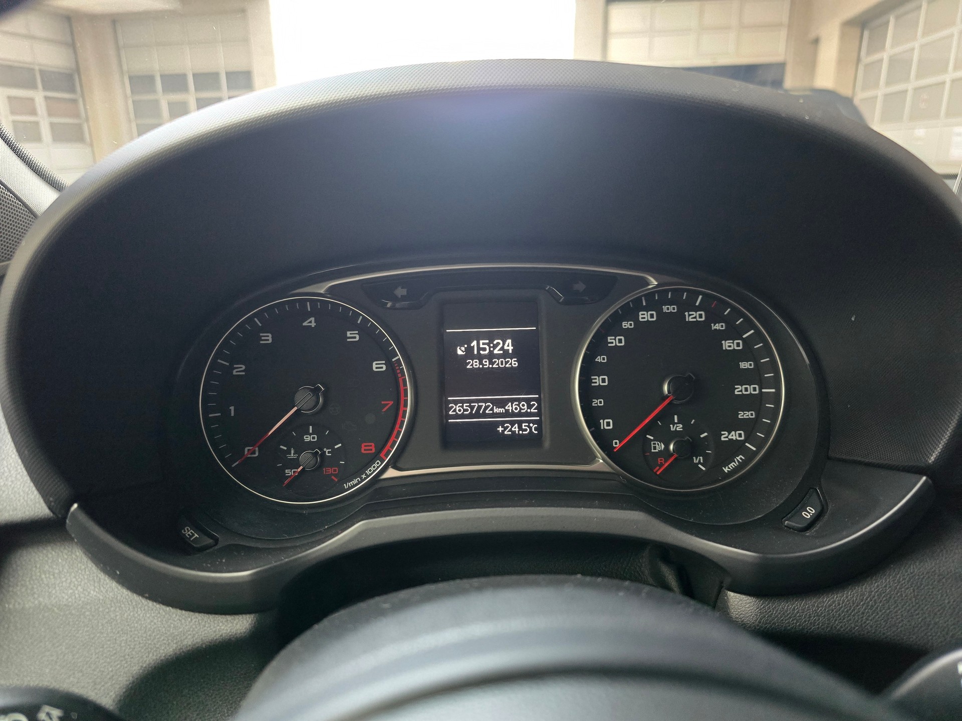 AUDI A1 1.4 TFSI Ambition S-tronic-image-4