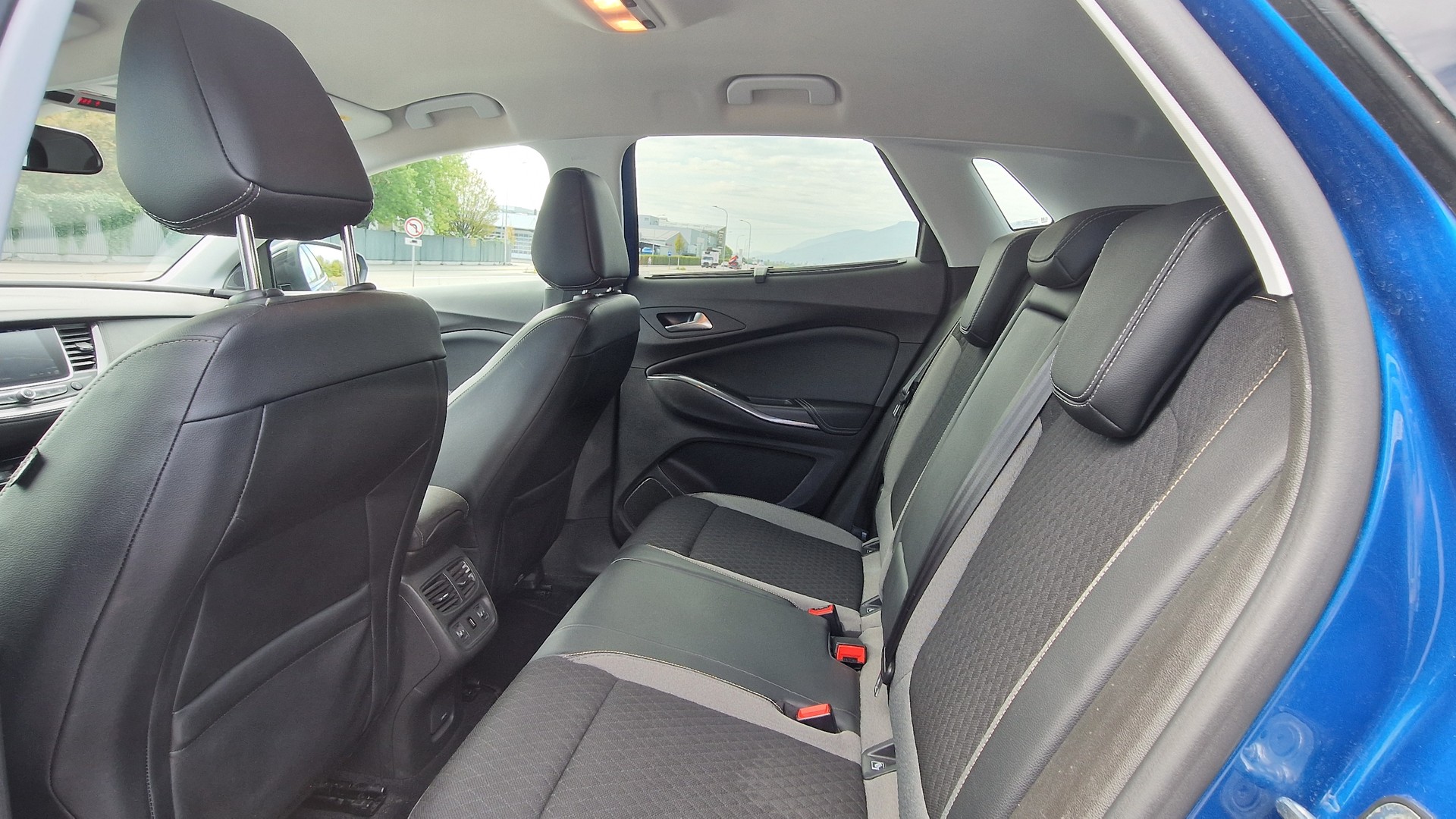 OPEL Grandland X 2.0CDTi Ultimate Automatik-image-12