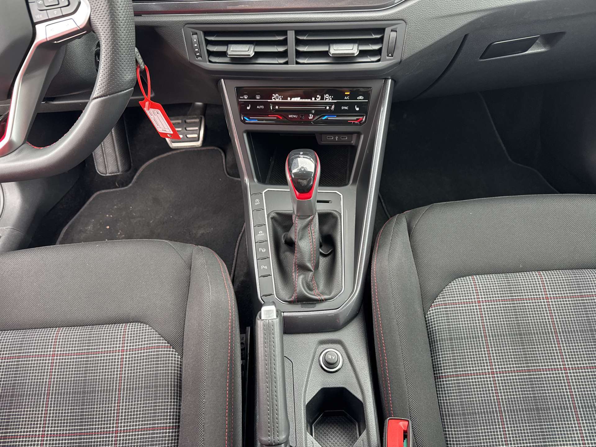 VW Polo 2.0 TSi GTi 207PS DSG-Automat-image-11