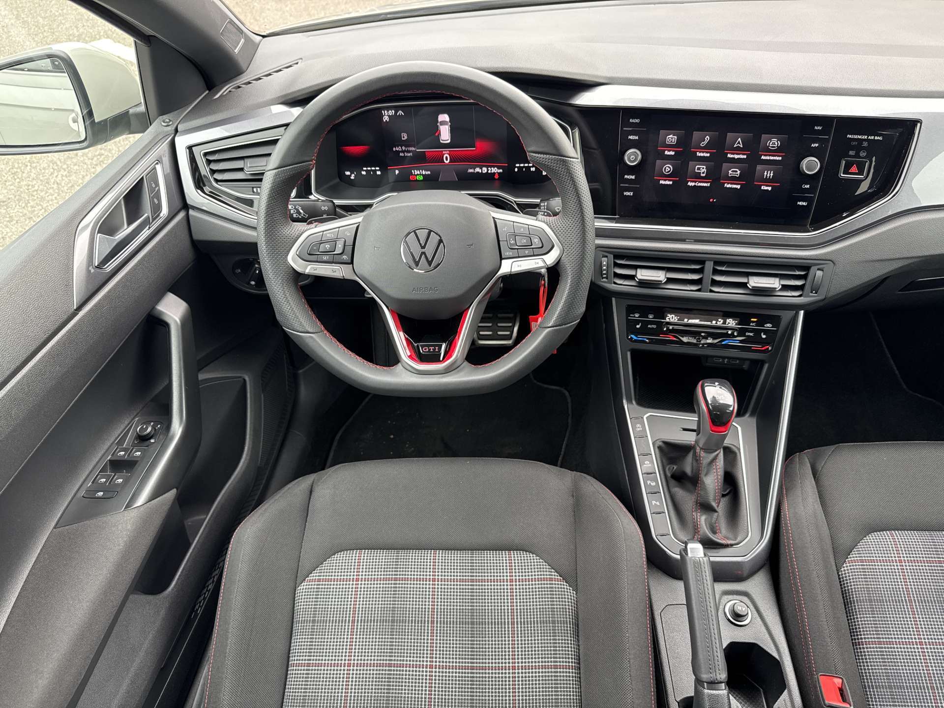 VW Polo 2.0 TSi GTi 207PS DSG-Automat-image-4