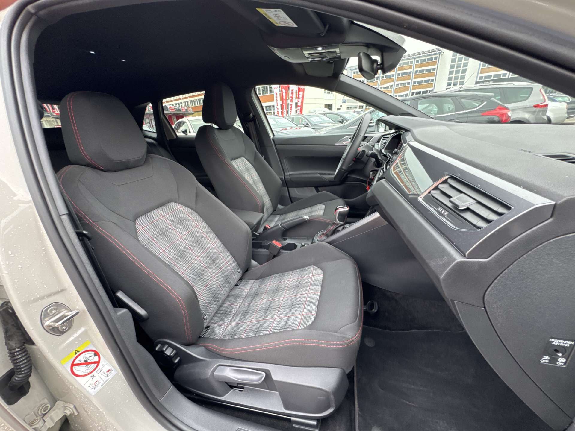 VW Polo 2.0 TSi GTi 207PS DSG-Automat-image-12