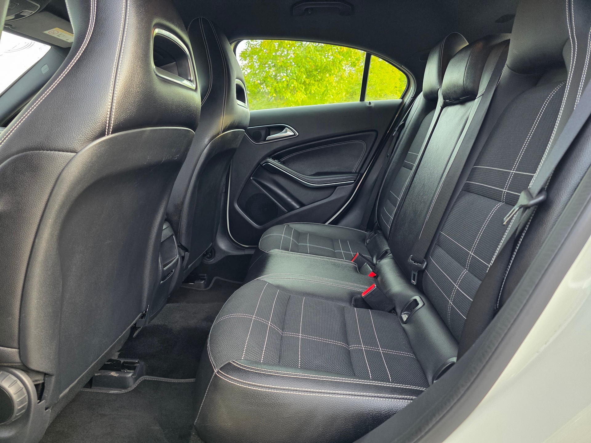 MERCEDES-BENZ A 180 Urban 7G-DCT (Hagelschaden)-image-10
