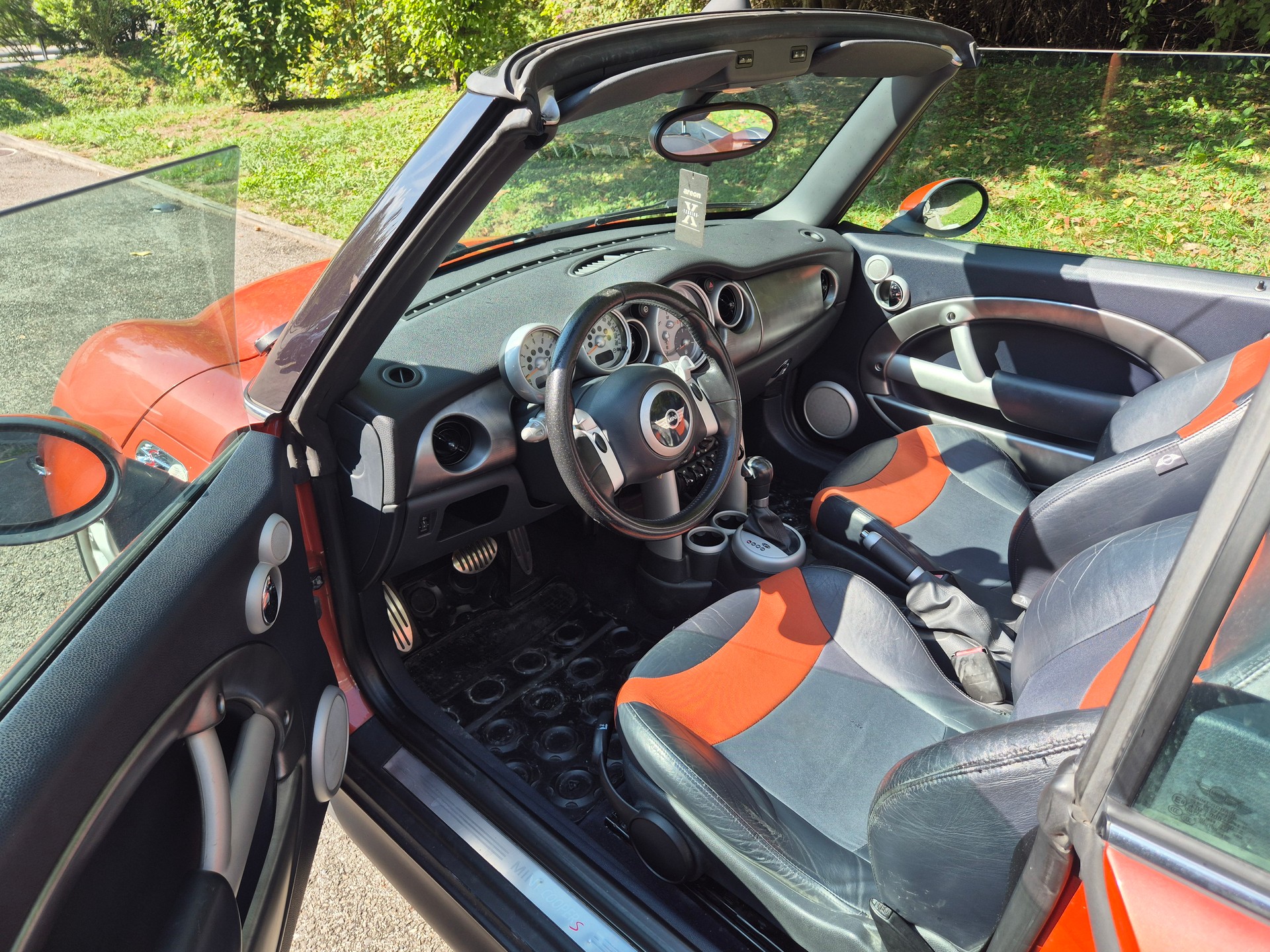 MINI Cooper S Cabriolet-image-1